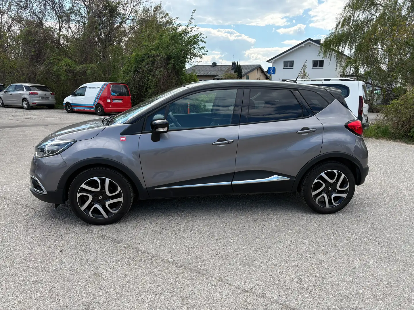 Renault Captur Helly Hanson TCe 120 EDC Aut. Grau - 2