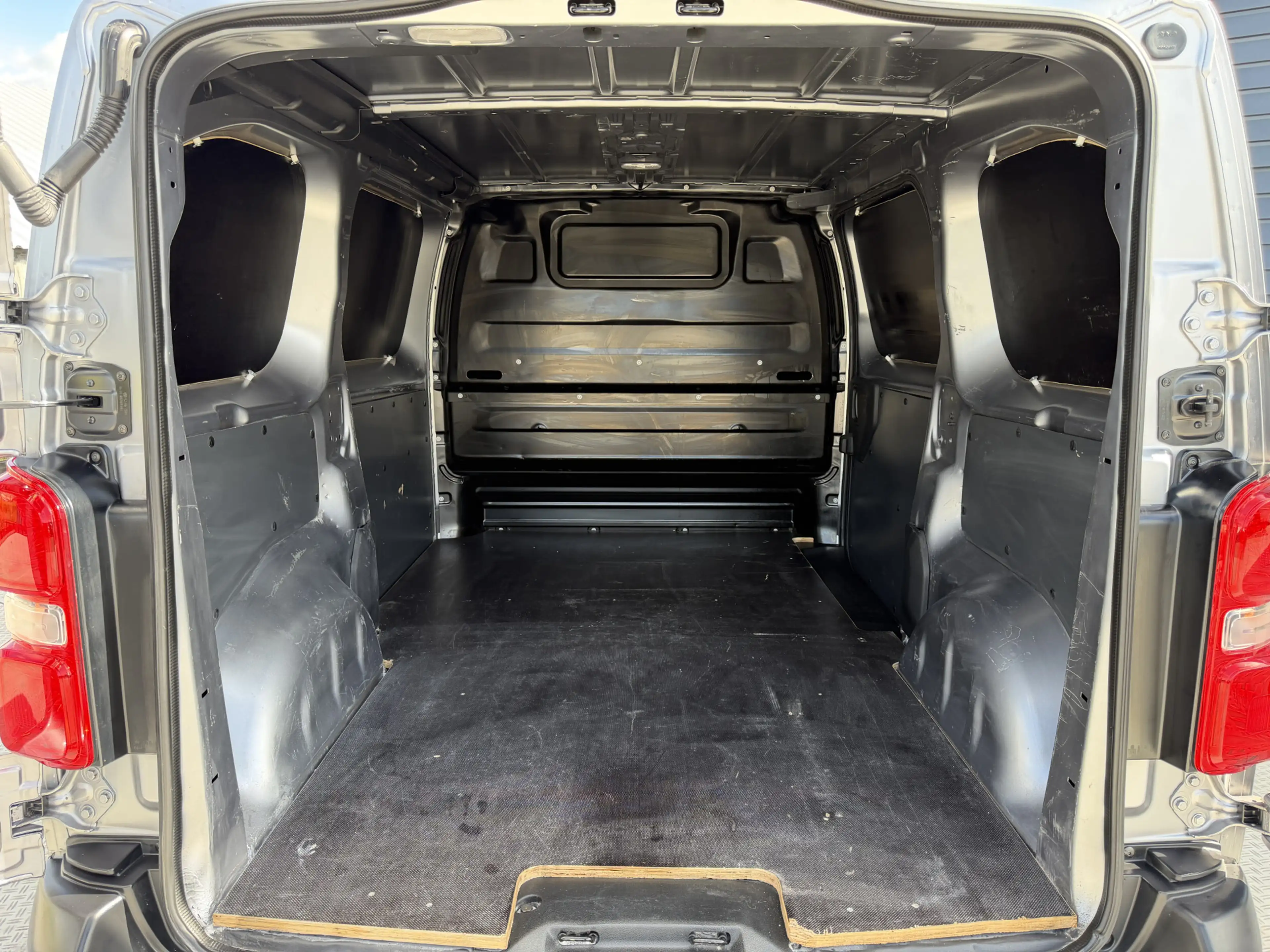 Opel Vivaro 2.0 Diesel 145 PK L2 | Camera | Trekhaak | Apple C — photo 10