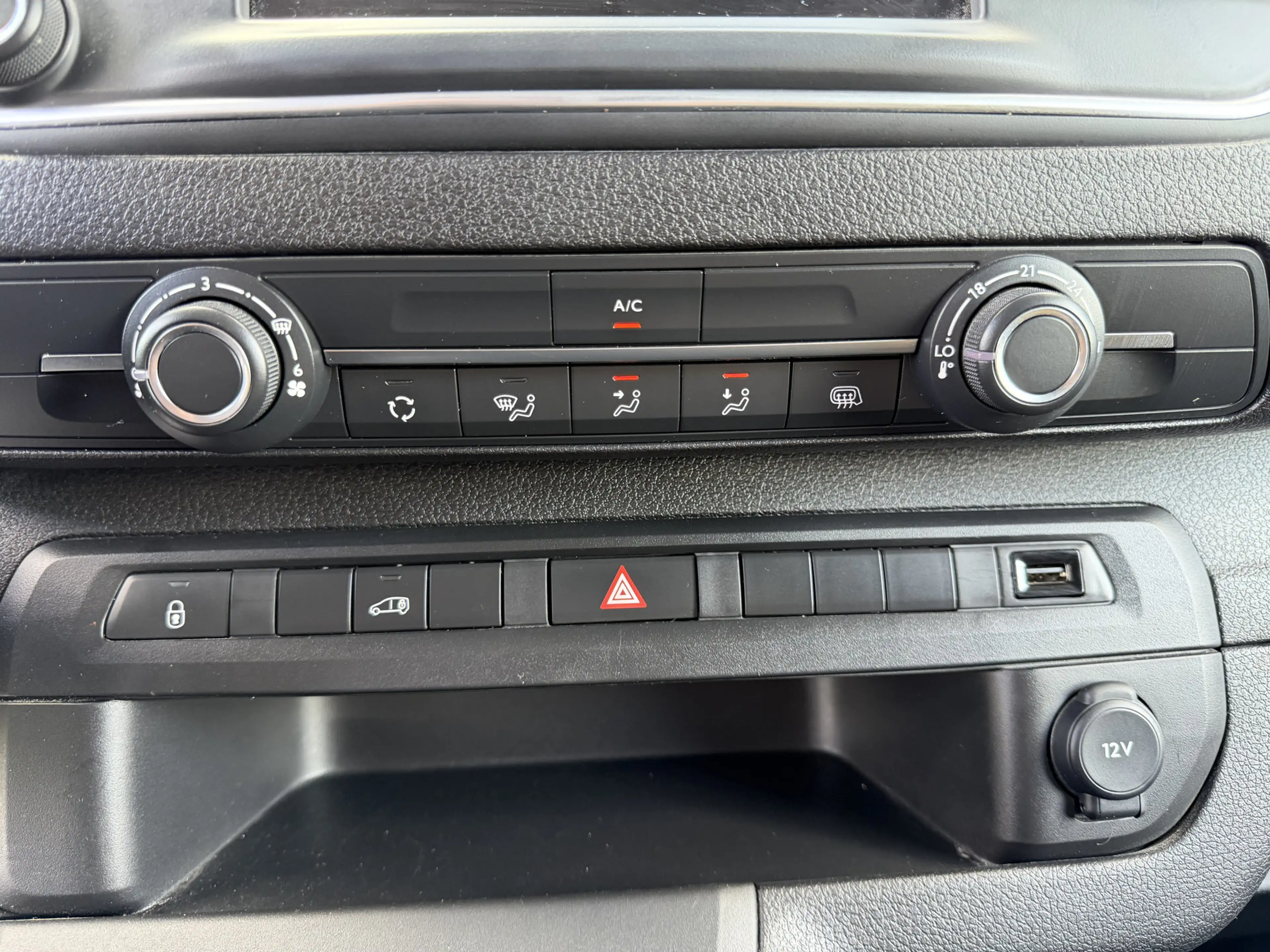 Opel Vivaro 2.0 Diesel 145 PK L2 | Camera | Trekhaak | Apple C — photo 9