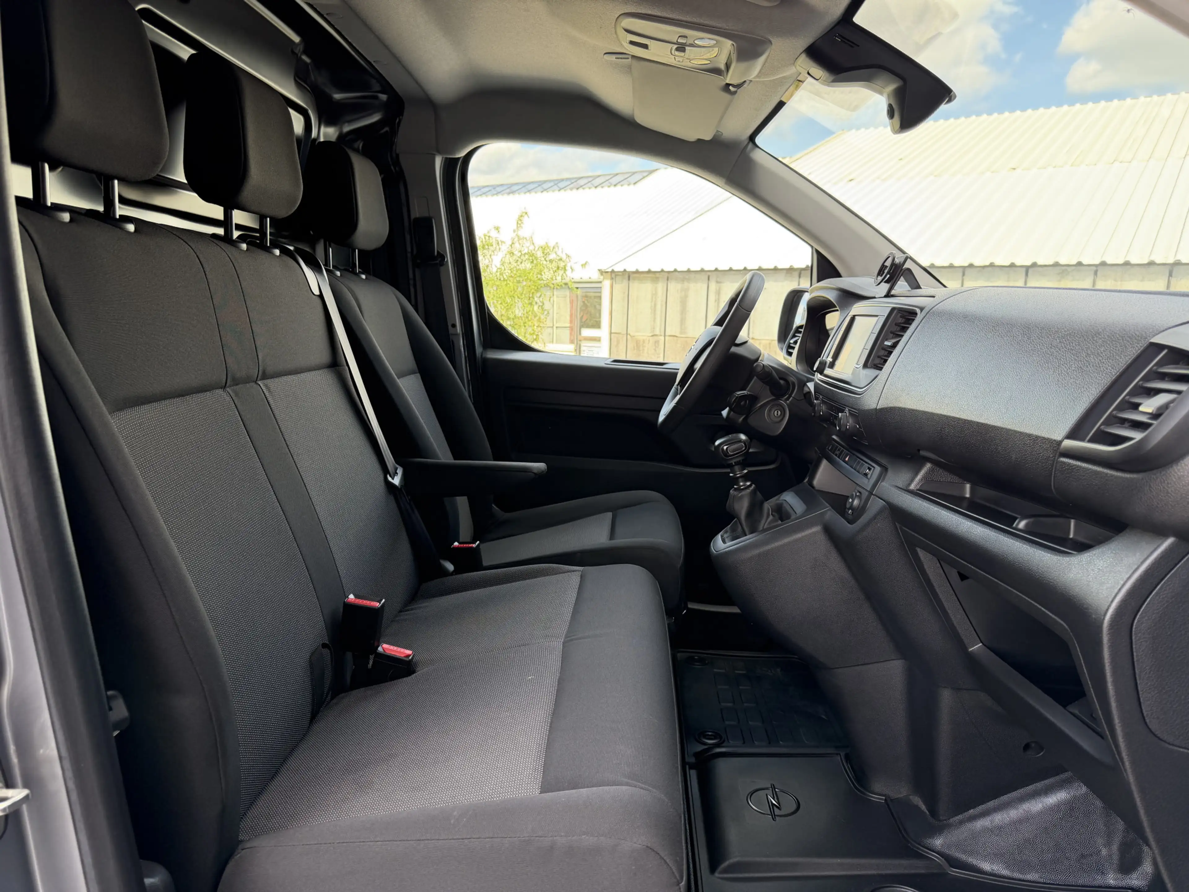 Opel Vivaro 2.0 Diesel 145 PK L2 | Camera | Trekhaak | Apple C — photo 12
