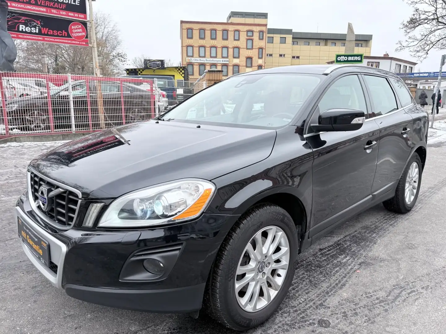 Volvo XC60 AWD +AUTOMATIK+1.HAND+LEDER+NAVI+XENON+ Schwarz - 1