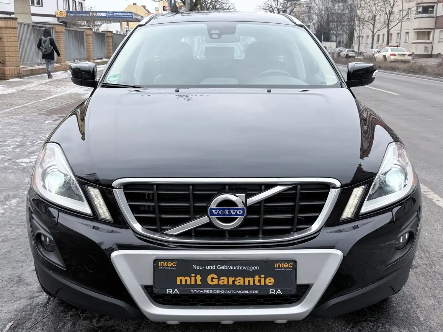 Volvo XC60 AWD +AUTOMATIK+1.HAND+LEDER+NAVI+XENON+ Schwarz - 2