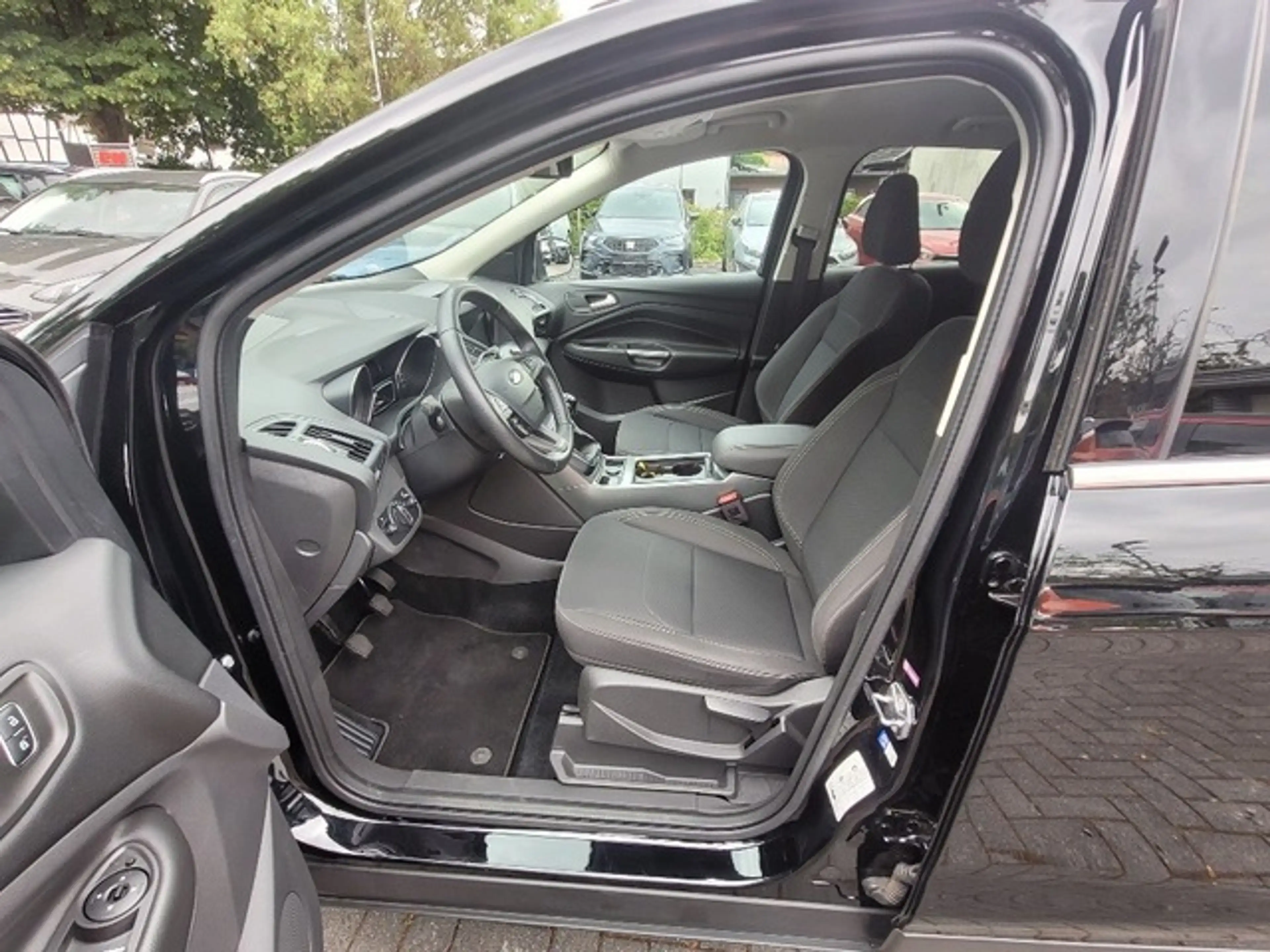 Ford Kuga COOL&CONNECT — photo 3