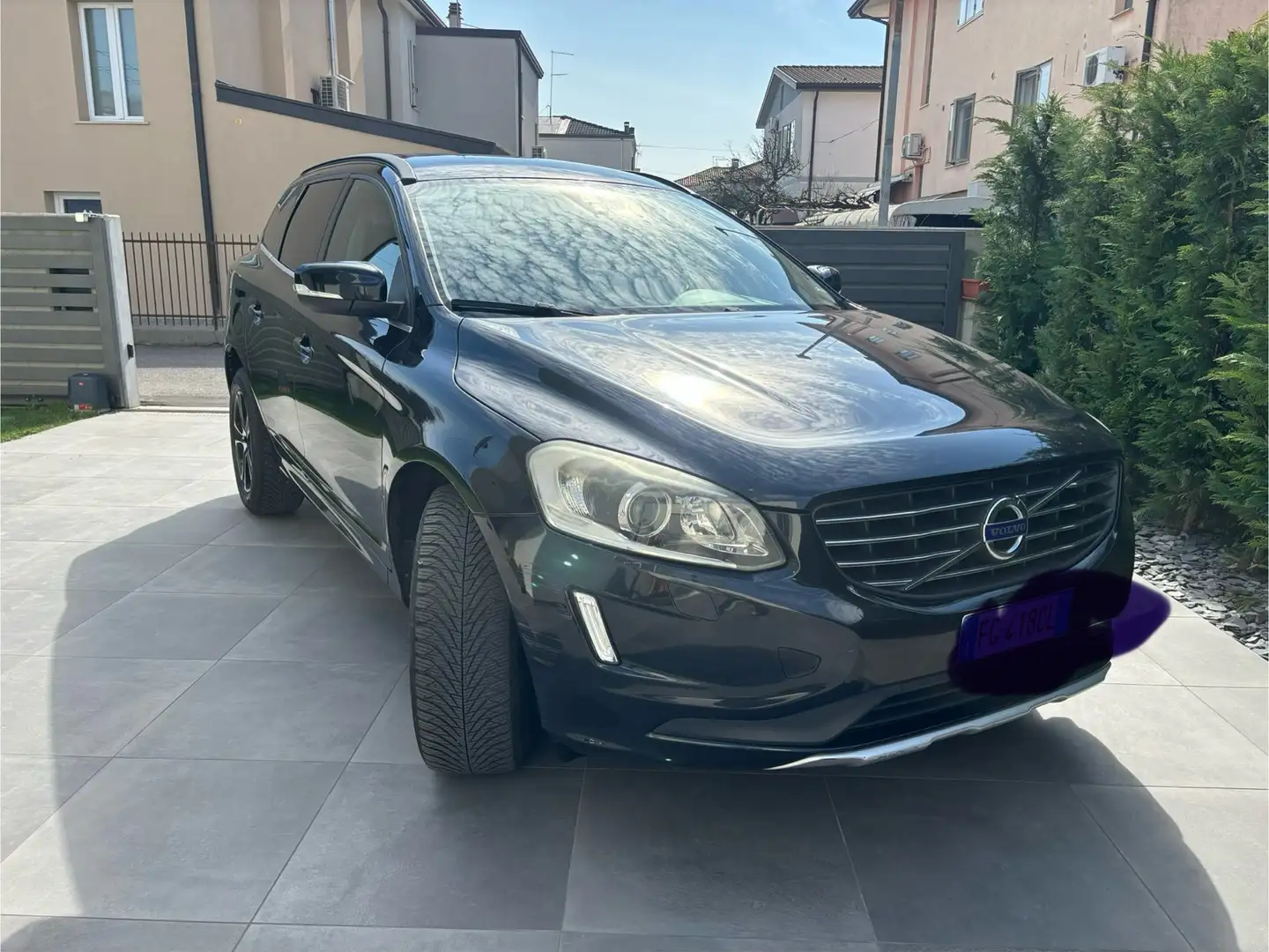 Volvo XC60 2.0 d3 Momentum 136cv geartronic Nero - 1