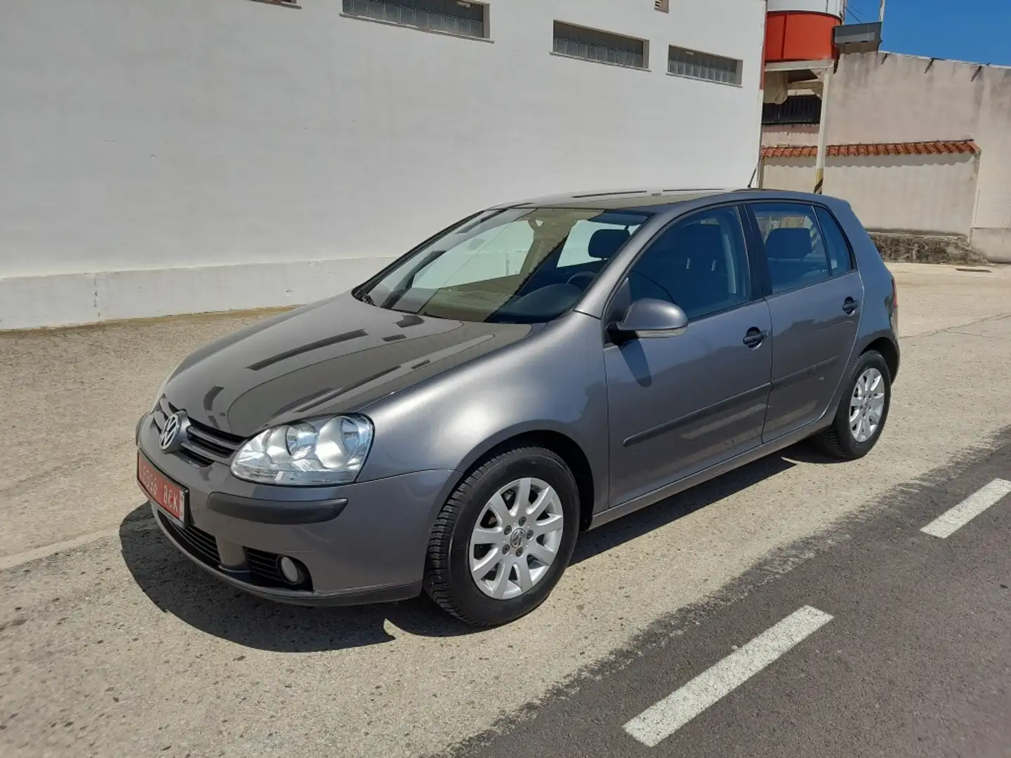 Volkswagen Golf 1.6 Trendline Gris - 1