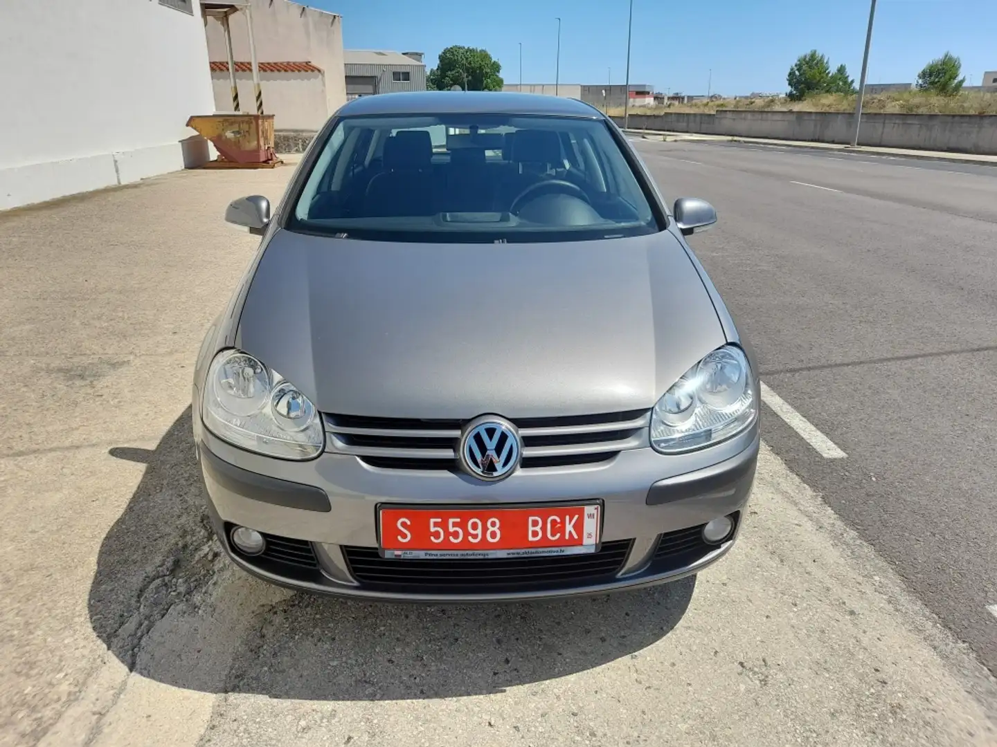Volkswagen Golf 1.6 Trendline Gris - 2