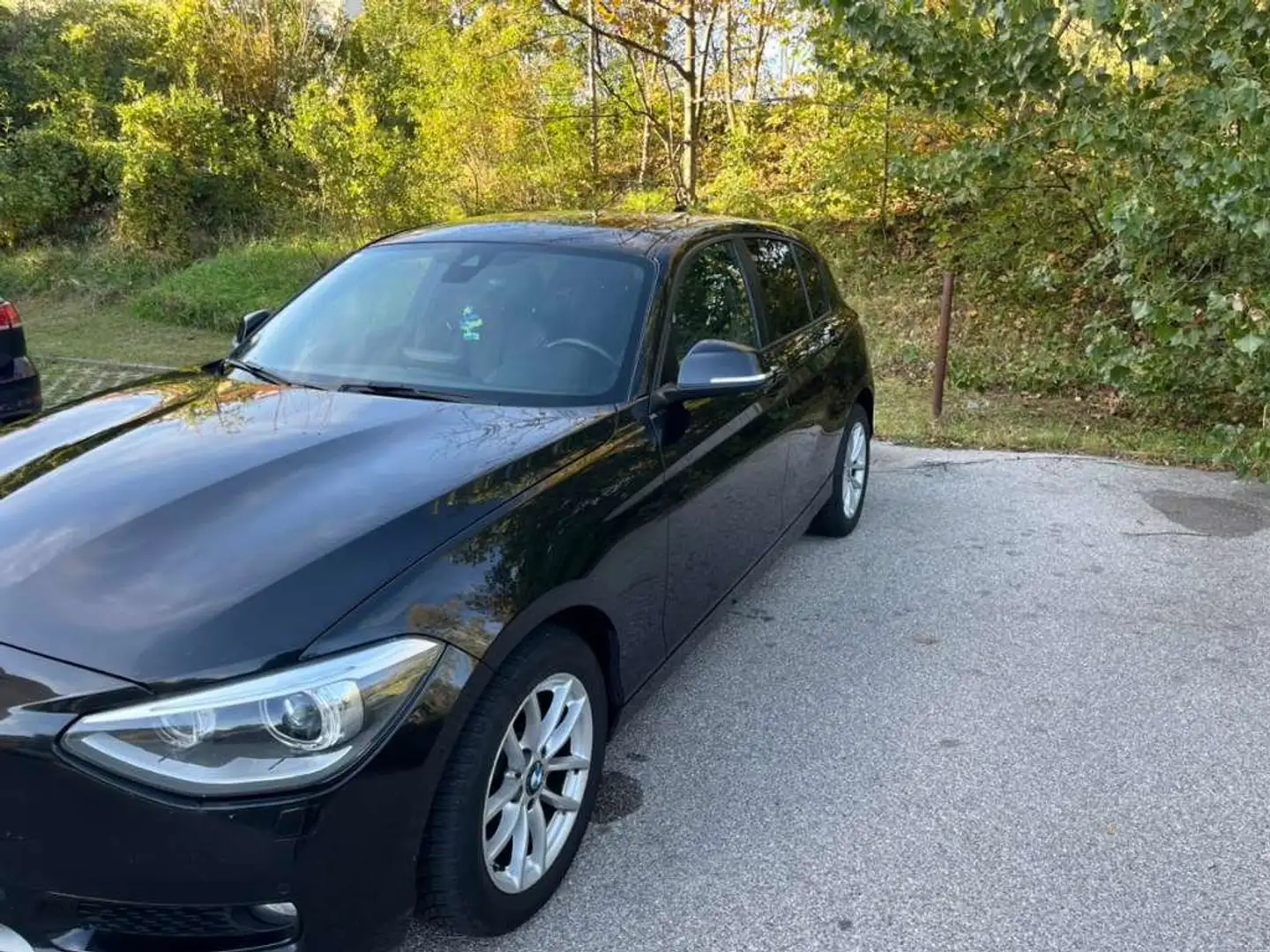 BMW 120 120d Aut. Černá - 2