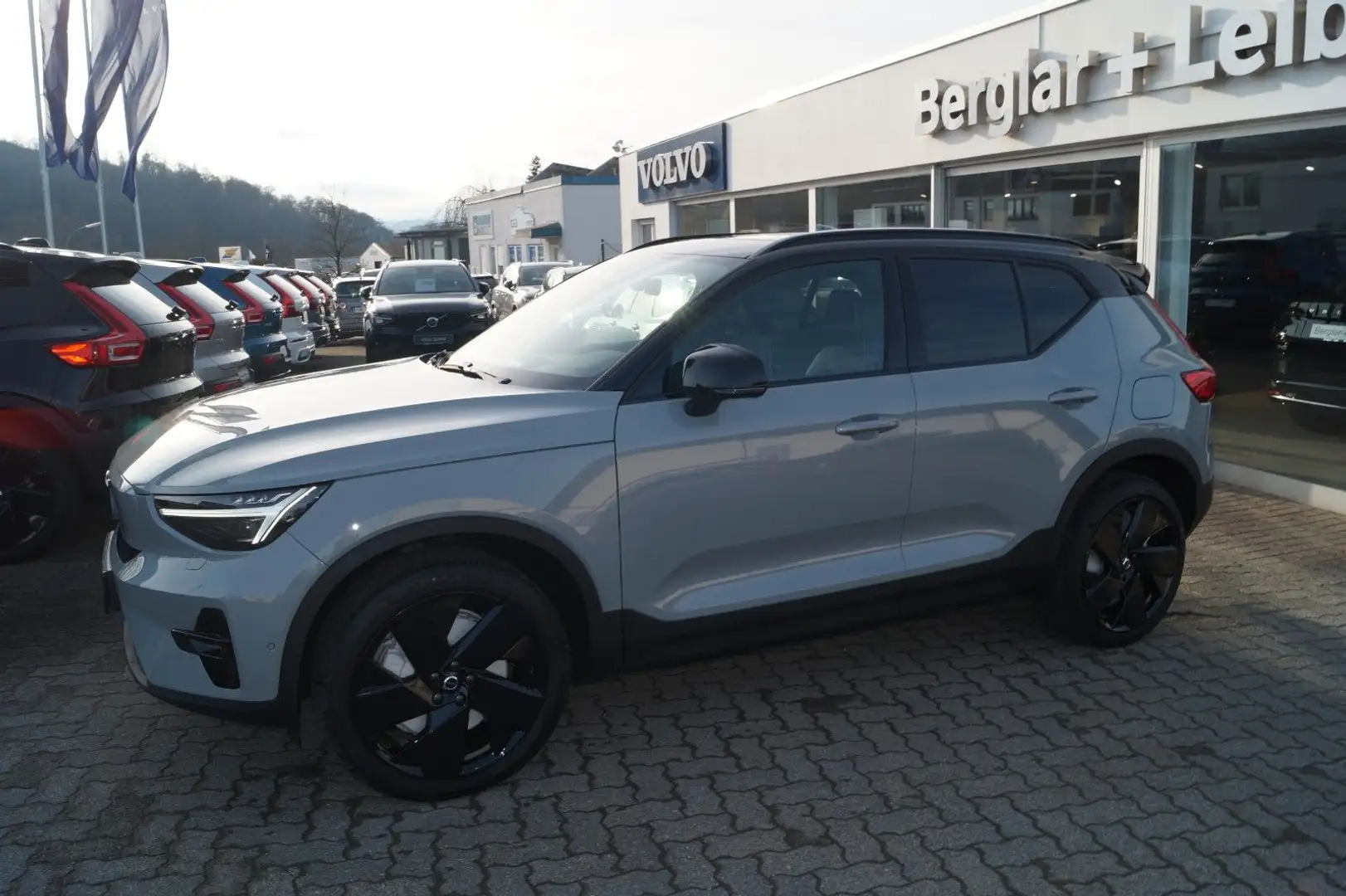 Volvo EX40 Single Ext. Range RWD Ultra Black Edit./AHK Grau - 2