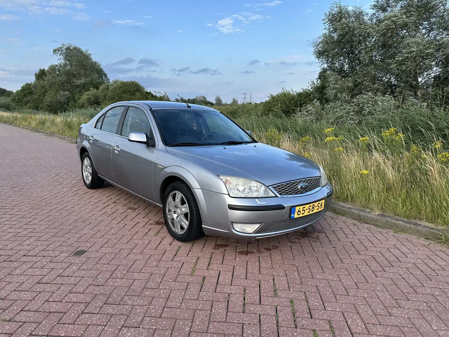 Ford Mondeo 1.8 Titanium - 1