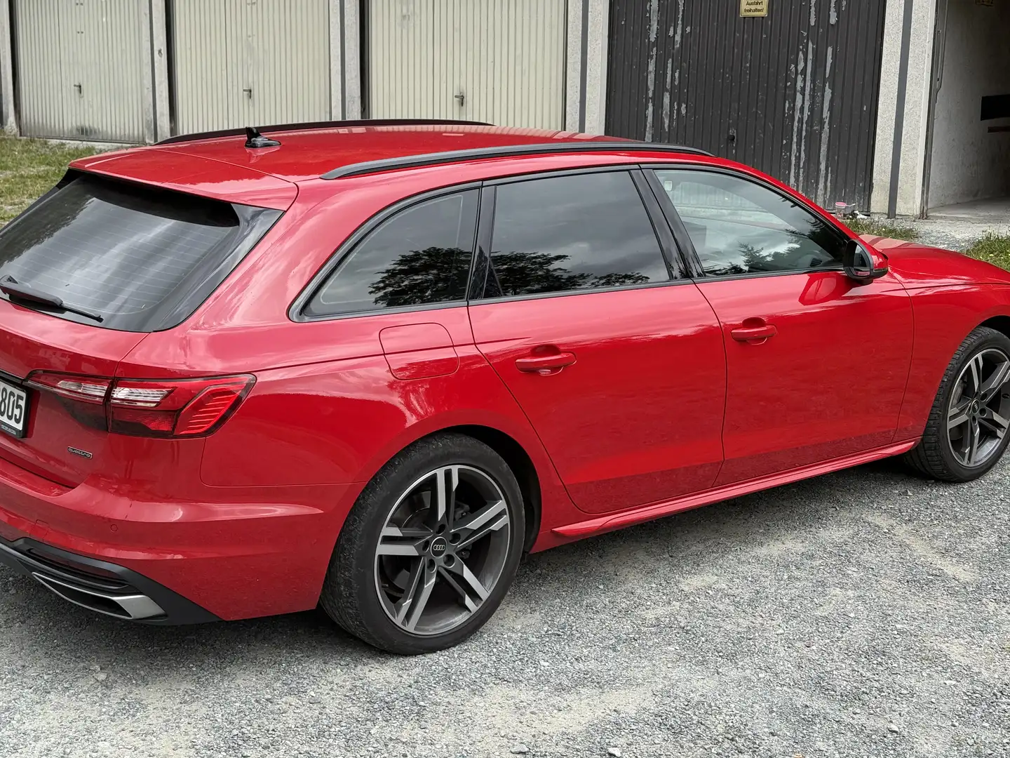 Audi A4 40 TFSI quattro advanced Rot - 1