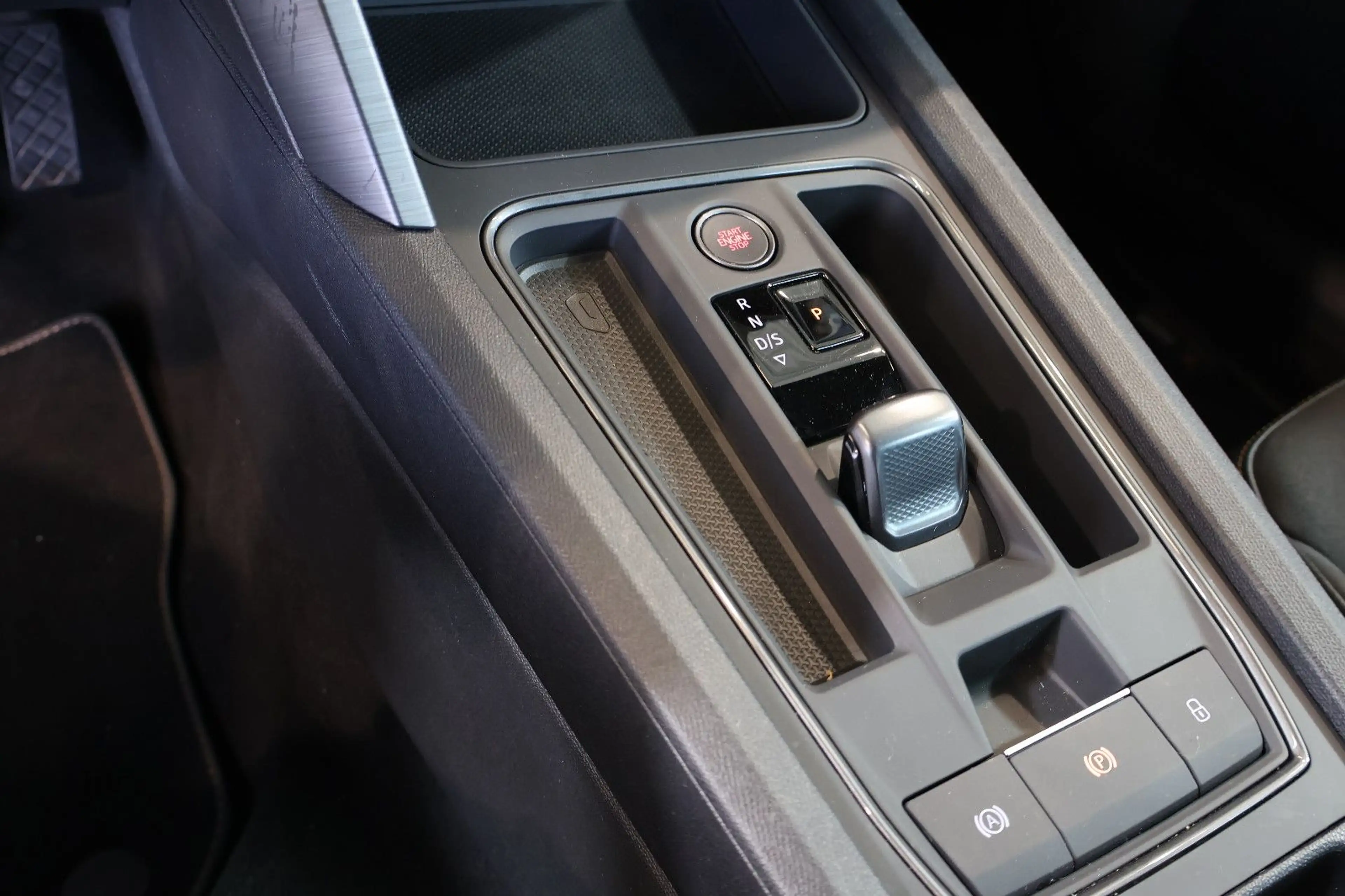 CUPRA Leon ST 1.5 eTSI CARPLAY+AID+ACC+KAM+LED+18" — photo 12