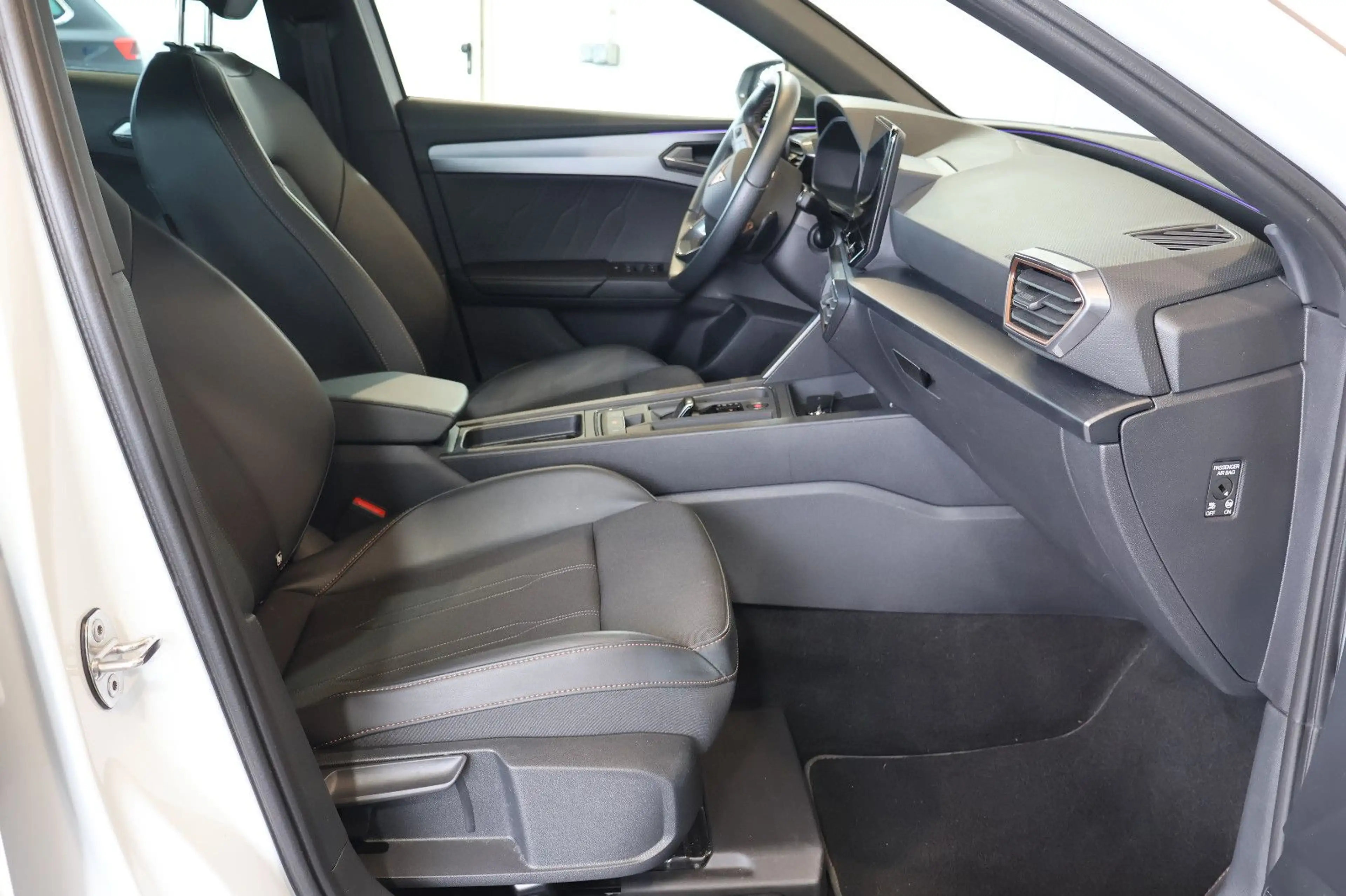 CUPRA Leon ST 1.5 eTSI CARPLAY+AID+ACC+KAM+LED+18" — photo 13