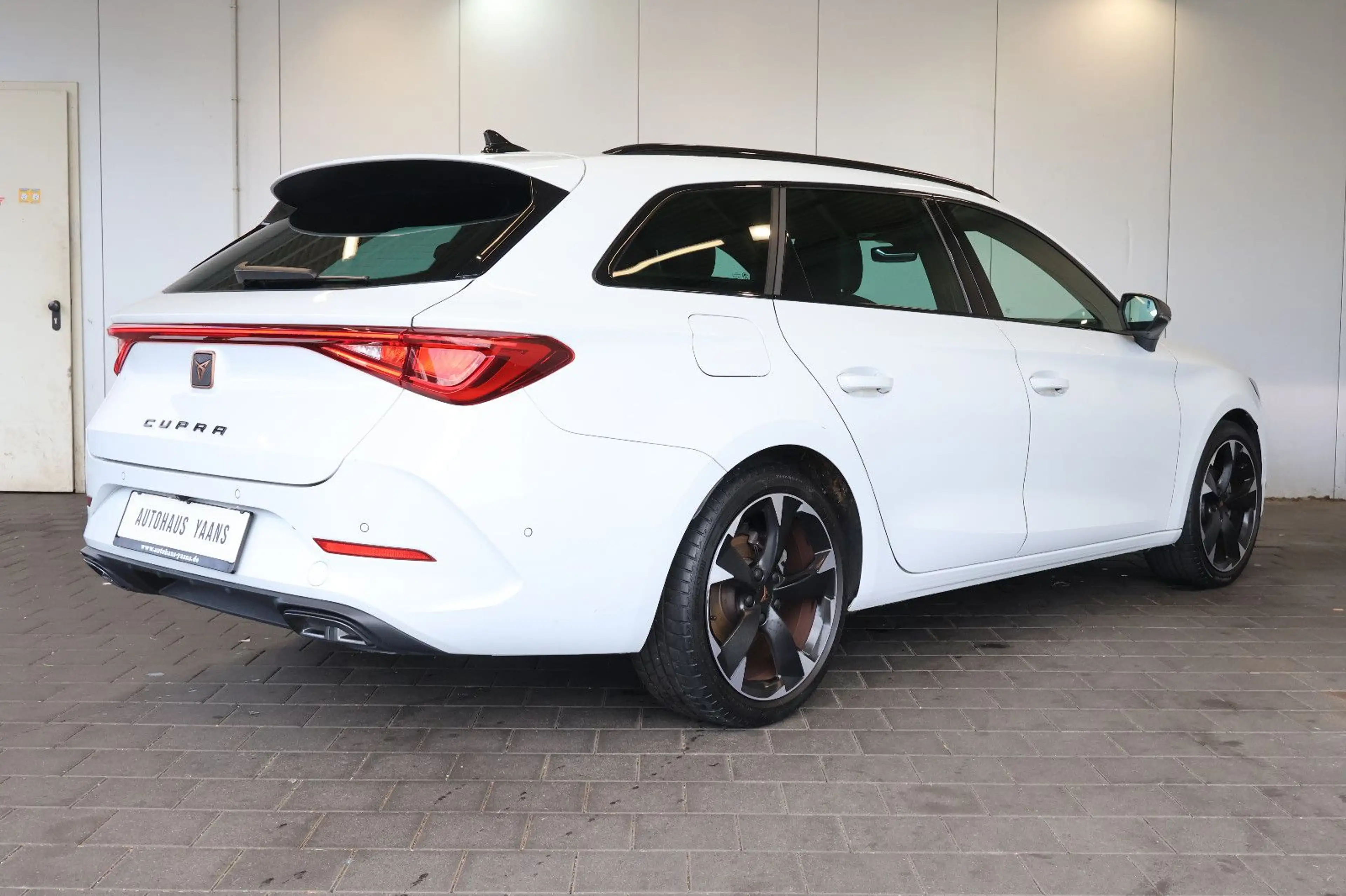 CUPRA Leon ST 1.5 eTSI CARPLAY+AID+ACC+KAM+LED+18" — photo 4