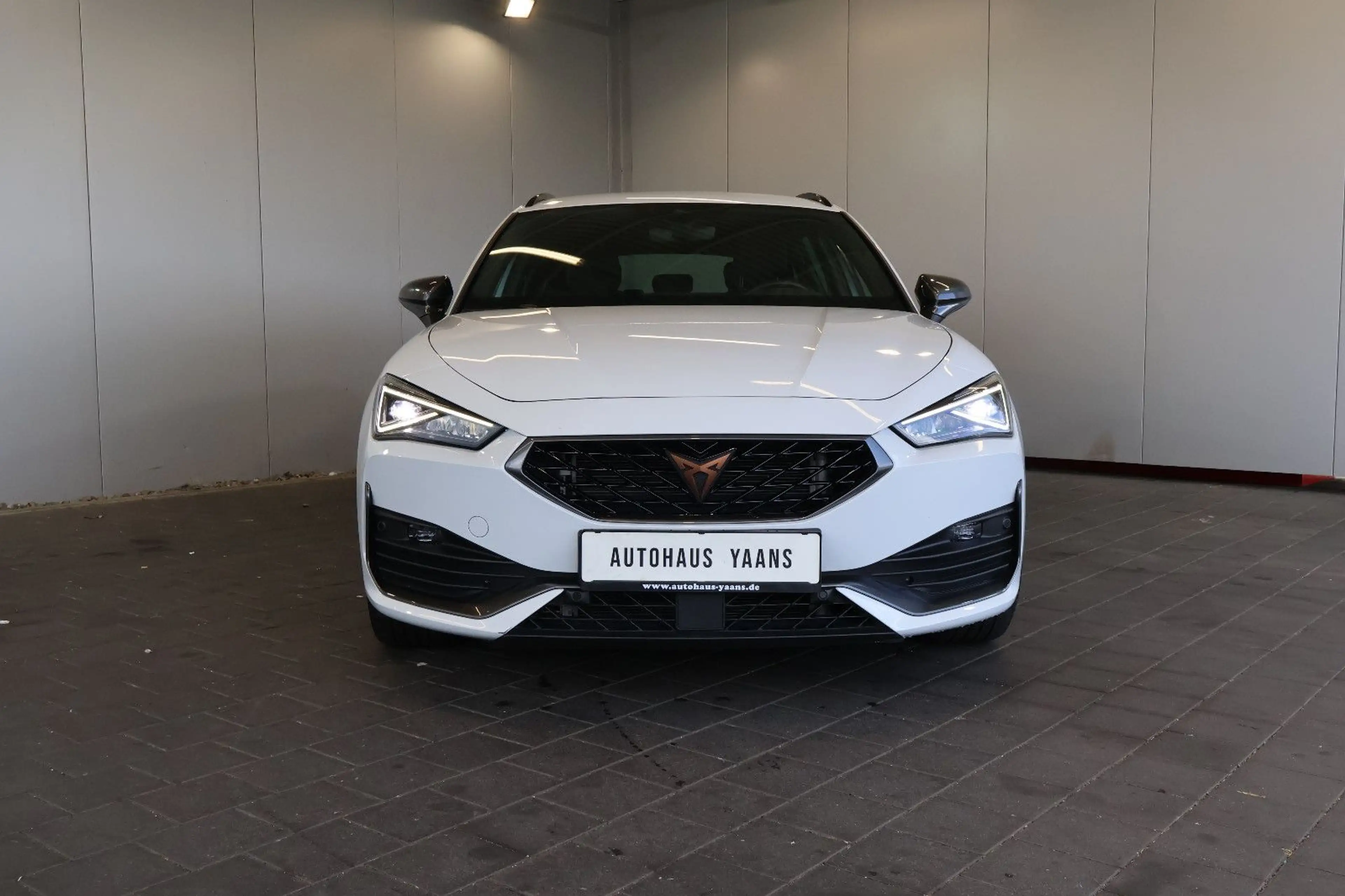 CUPRA Leon ST 1.5 eTSI CARPLAY+AID+ACC+KAM+LED+18" — photo 2