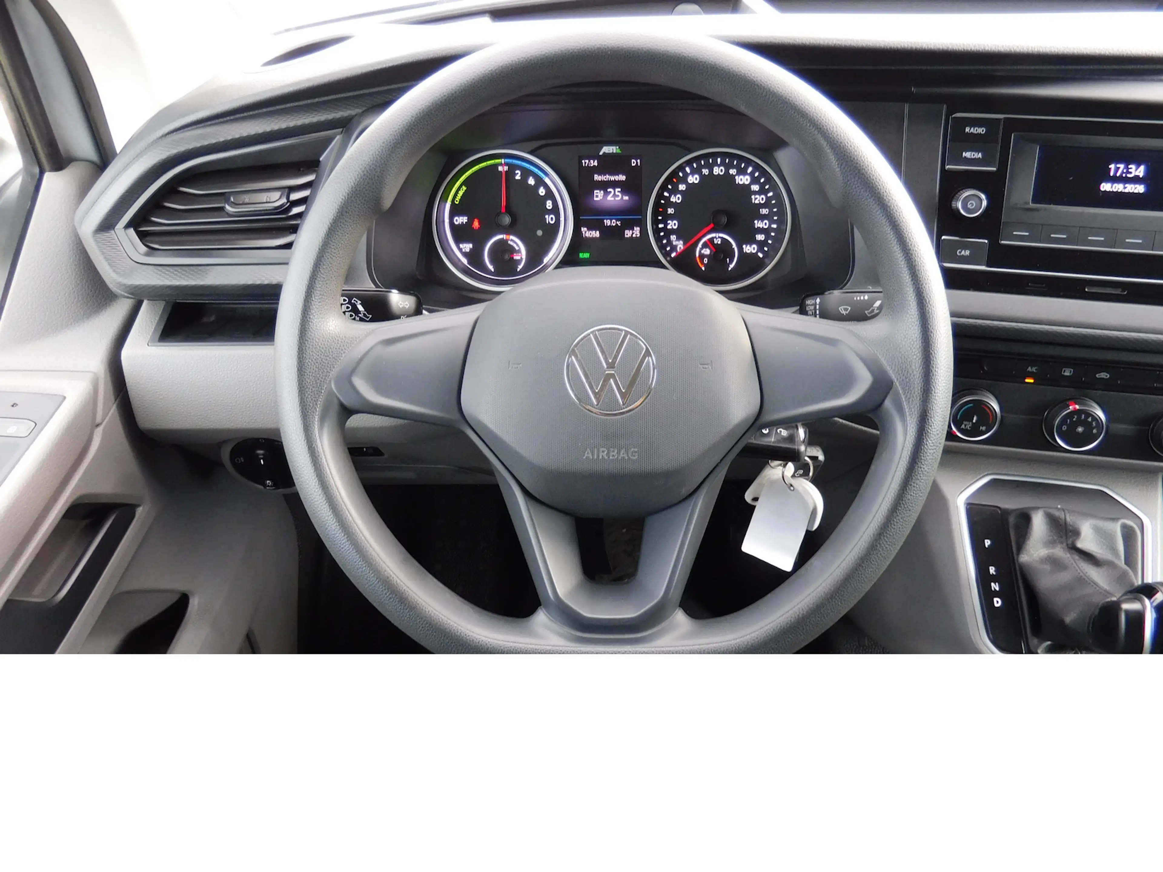 Volkswagen T6.1 Transporter Abt e- Lang Elektro Klima Radio — photo 11