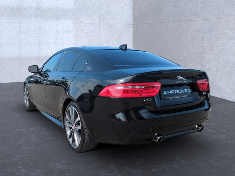 Jaguar XE 3.0 V6 S Schiebedach Bluetooth Navi Klima — photo 4