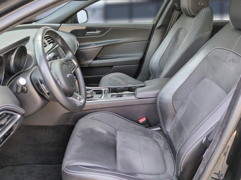 Jaguar XE 3.0 V6 S Schiebedach Bluetooth Navi Klima — photo 6