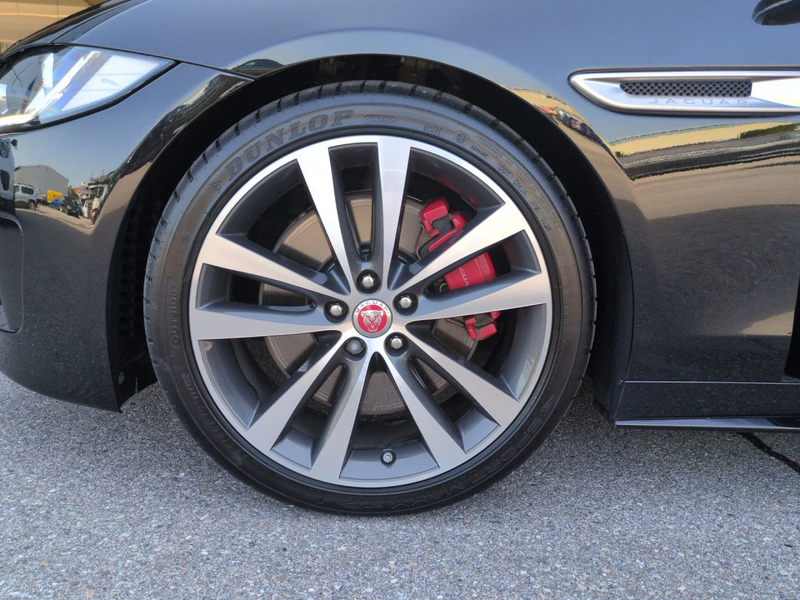 Jaguar XE 3.0 V6 S Schiebedach Bluetooth Navi Klima — photo 12