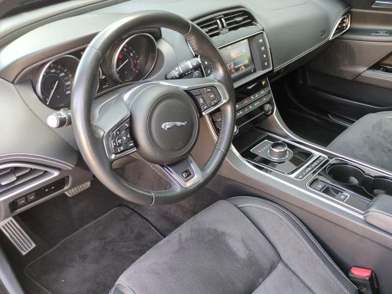 Jaguar XE 3.0 V6 S Schiebedach Bluetooth Navi Klima — photo 7