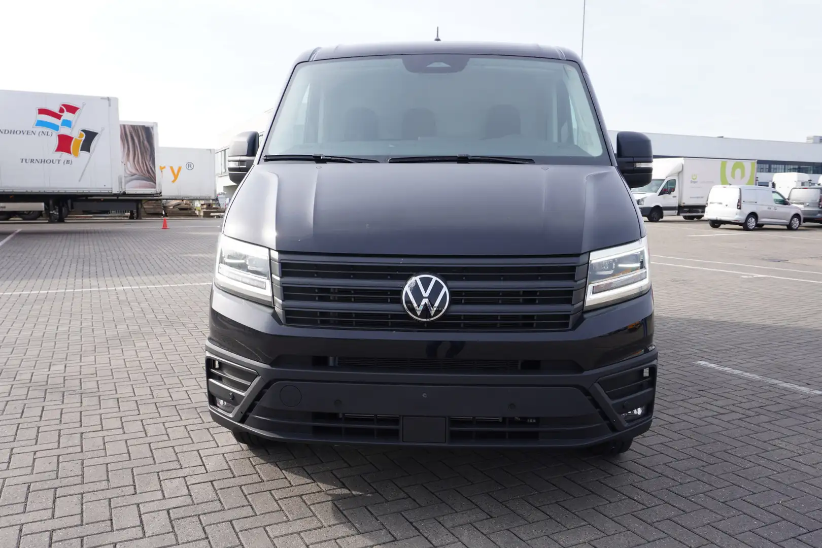 Volkswagen Crafter 35 2.0 TDI L3H2 Exclusive 35 2.0 TDI L3H2 177 PK A Černá - 2