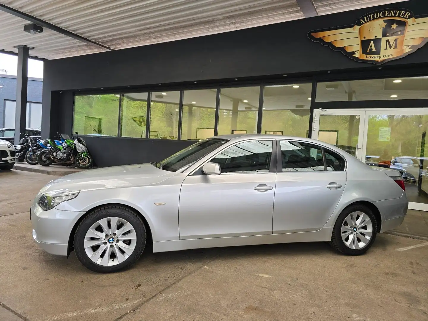 BMW 530 i E60 Lim. Automatik LEDER/NAVI/PDC/NAVI/SZH Plateado - 2