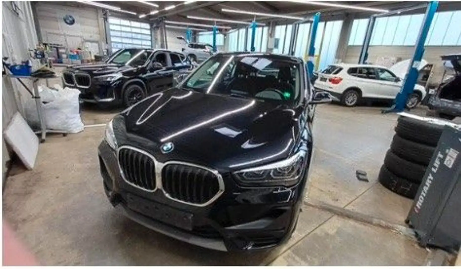 BMW X1 sDrive 18d Aut/Navi/LED/ParkAss/Kamera/Tempom Noir - 1