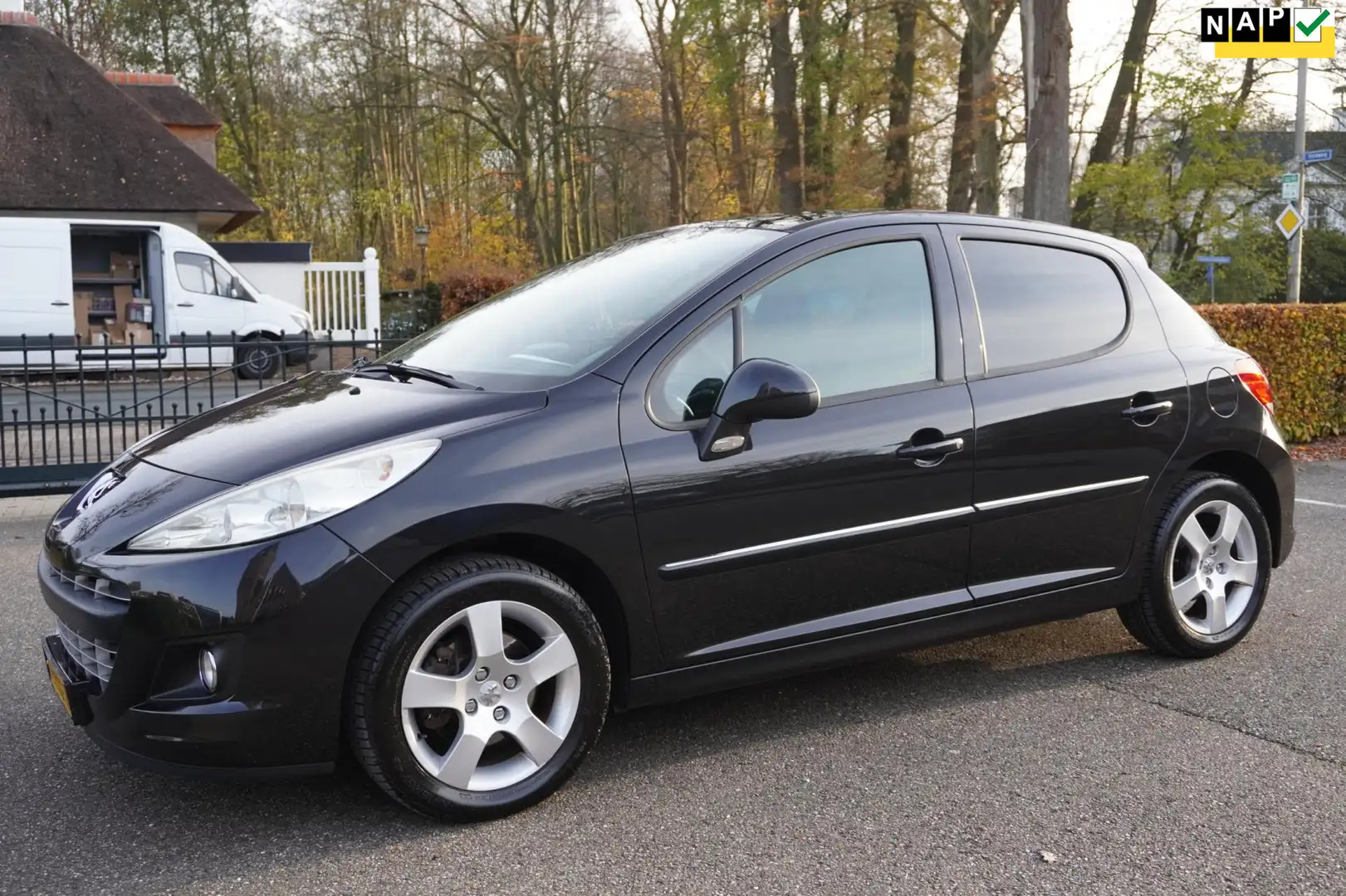 Peugeot 207 1.6 VTi Blue Lease Executive 5 Drs Airco Navi Pdc Zwart - 1