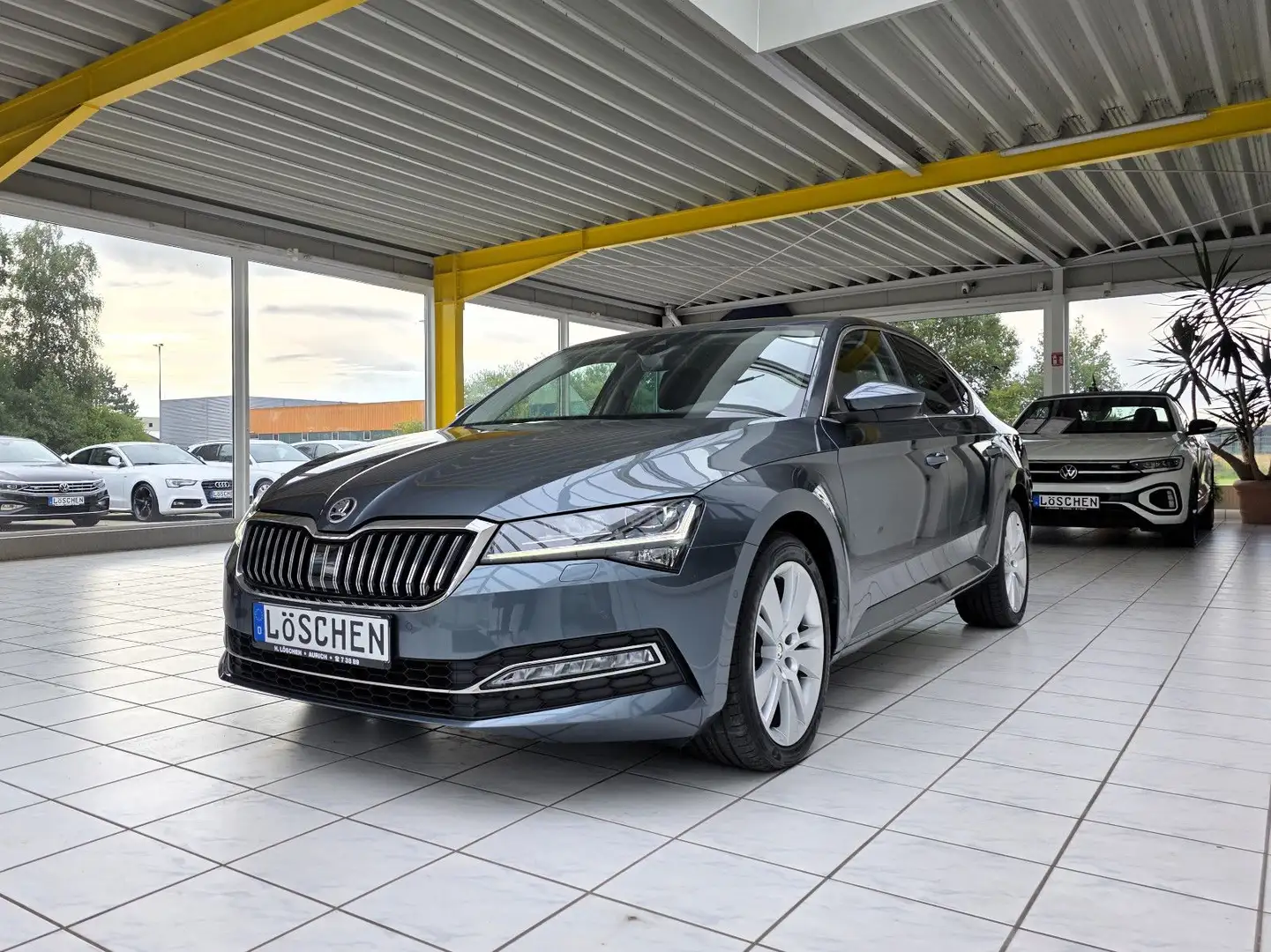 Skoda Superb Limo Premium Edition Canton-Sound RKamera Grey - 2