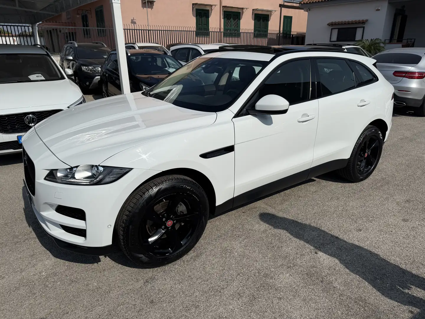 Jaguar F-Pace F-Pace 2015 2.0d i4 Prestige 180cv auto my19 Bianco - 1