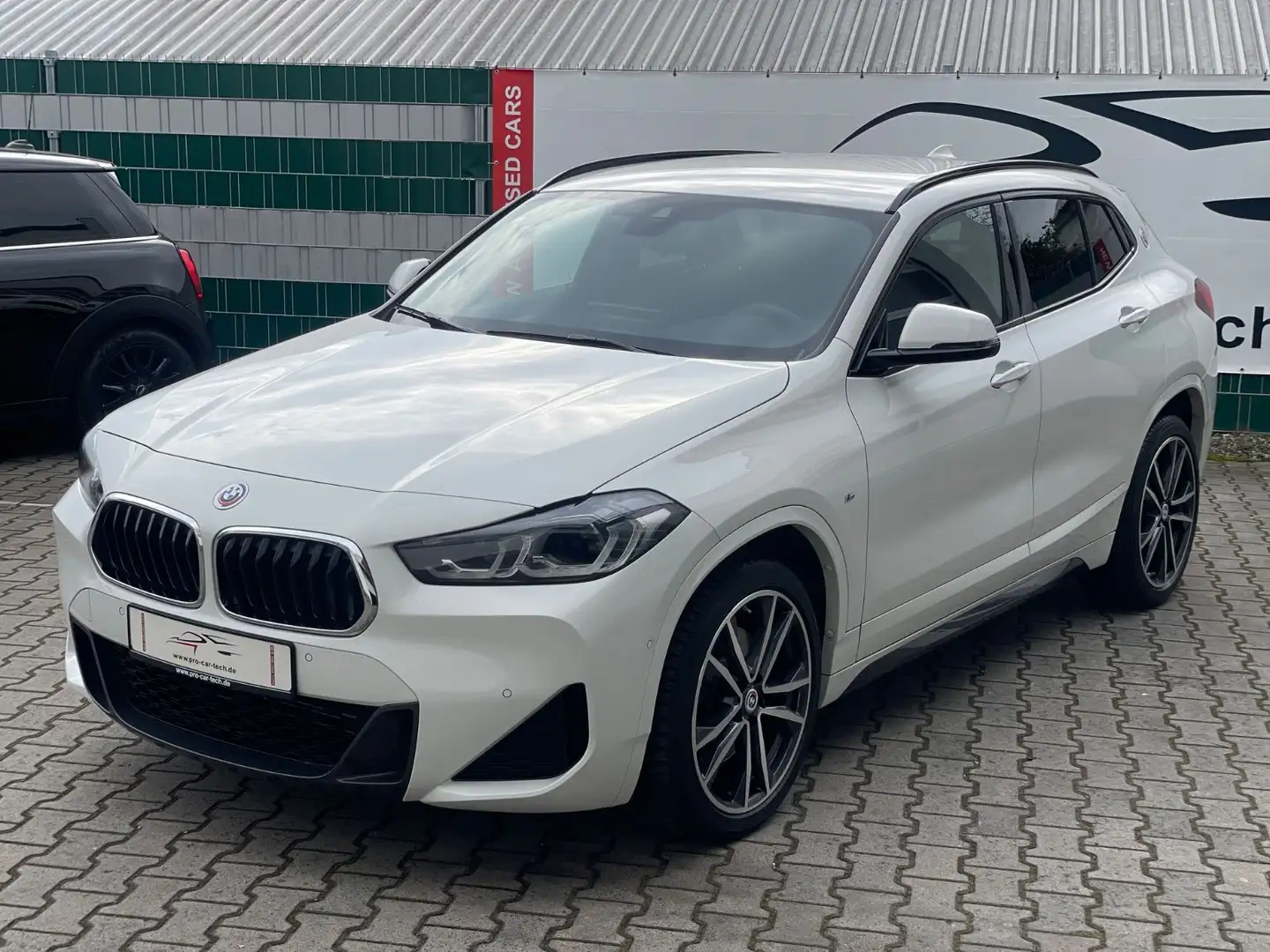 BMW X2 sDrive20i |M Sport |Navi|HUD|19"ALU|Allwetter Wit - 2