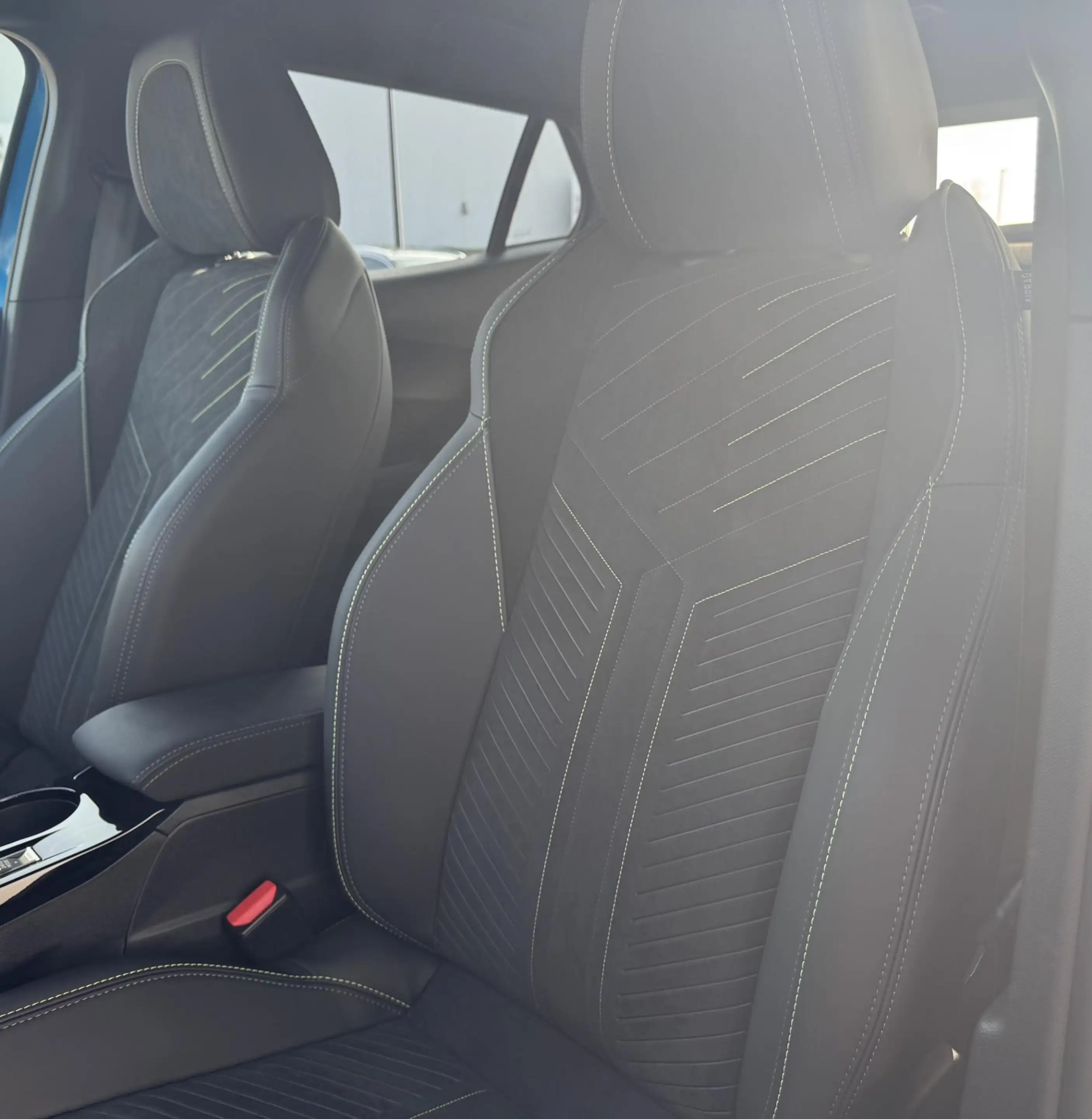 Peugeot e-2008 EV GT 54 kWh | Alcantara bekleding | Stoelverwarmi — photo 15