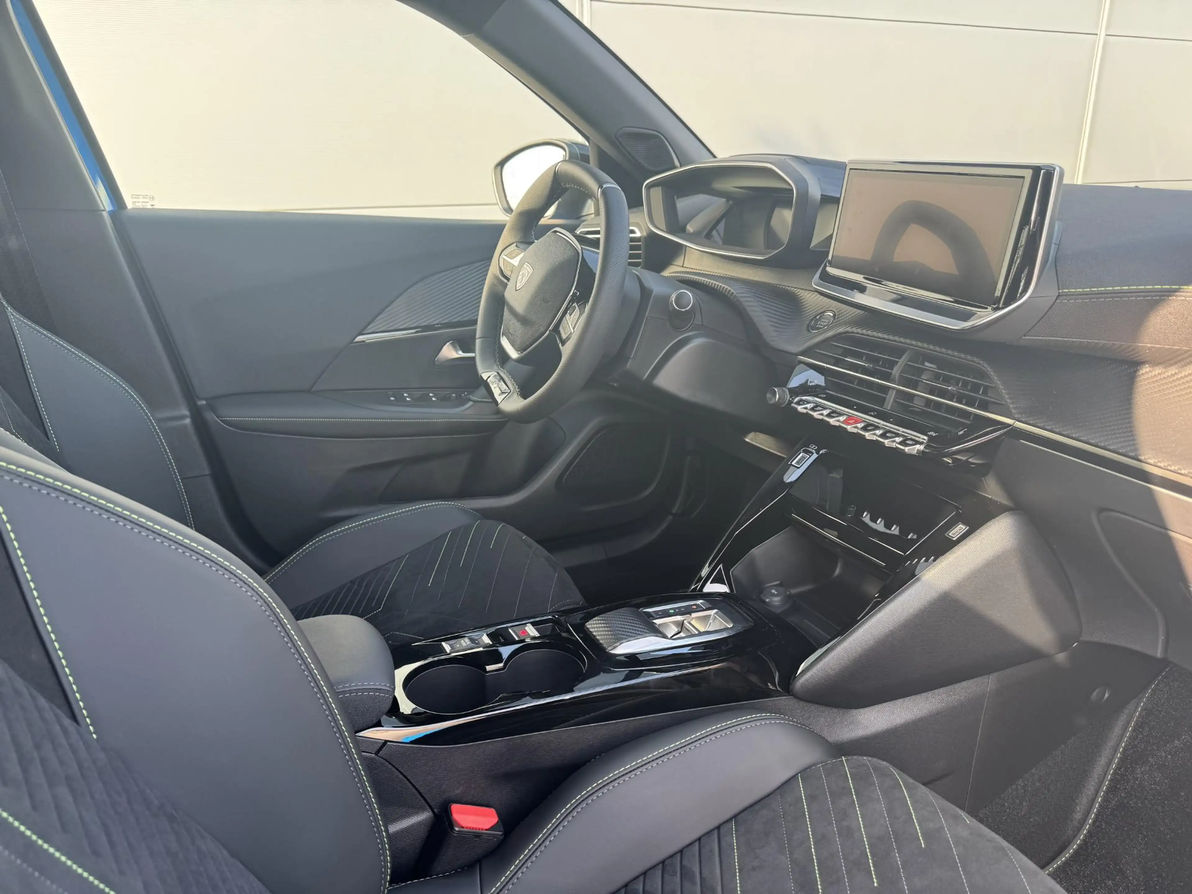 Peugeot e-2008 EV GT 54 kWh | Alcantara bekleding | Stoelverwarmi — photo 10