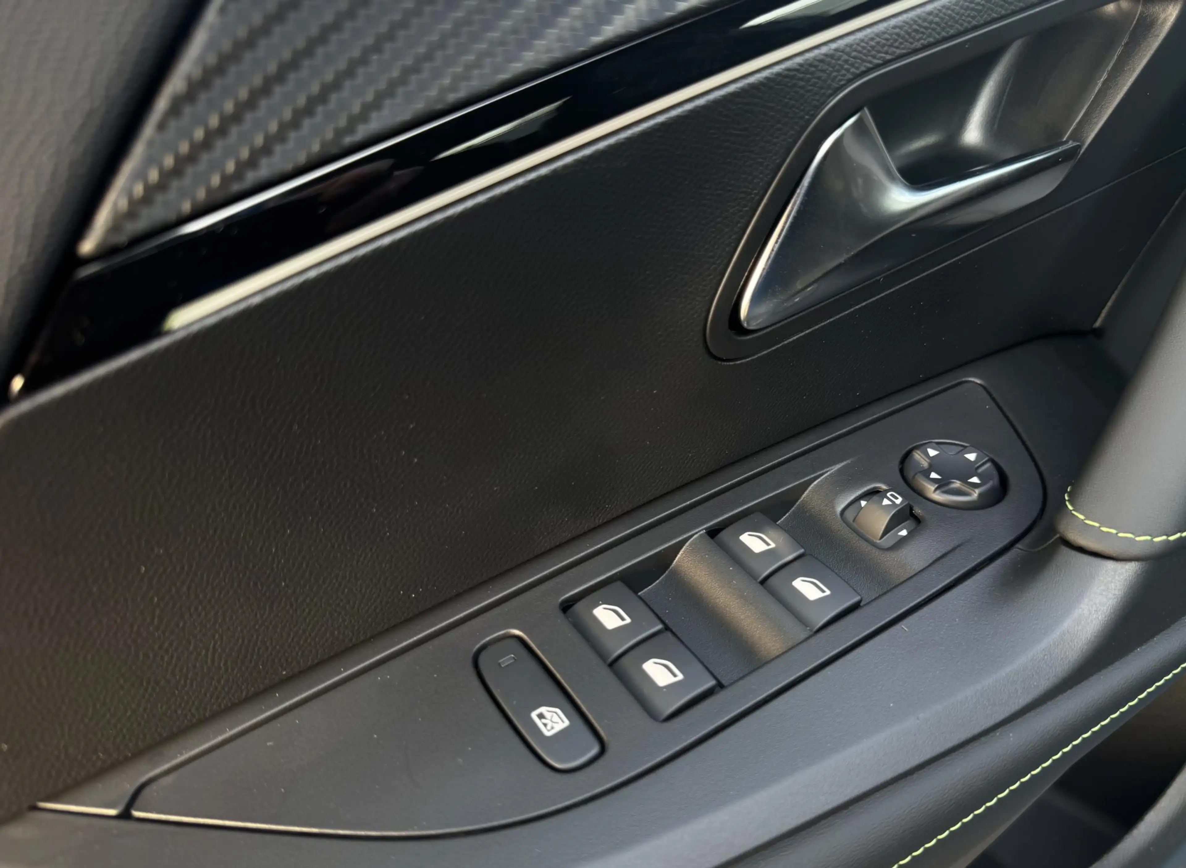 Peugeot e-2008 EV GT 54 kWh | Alcantara bekleding | Stoelverwarmi — photo 12