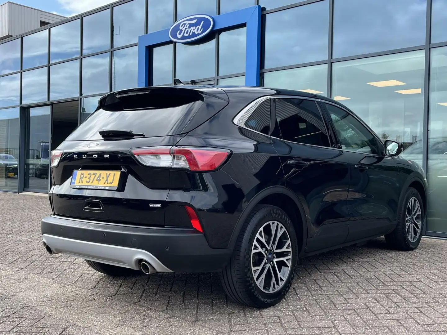 Ford Kuga 2.5 PHEV Titanium 225PK Winterpack Climate Cruise Zwart - 2