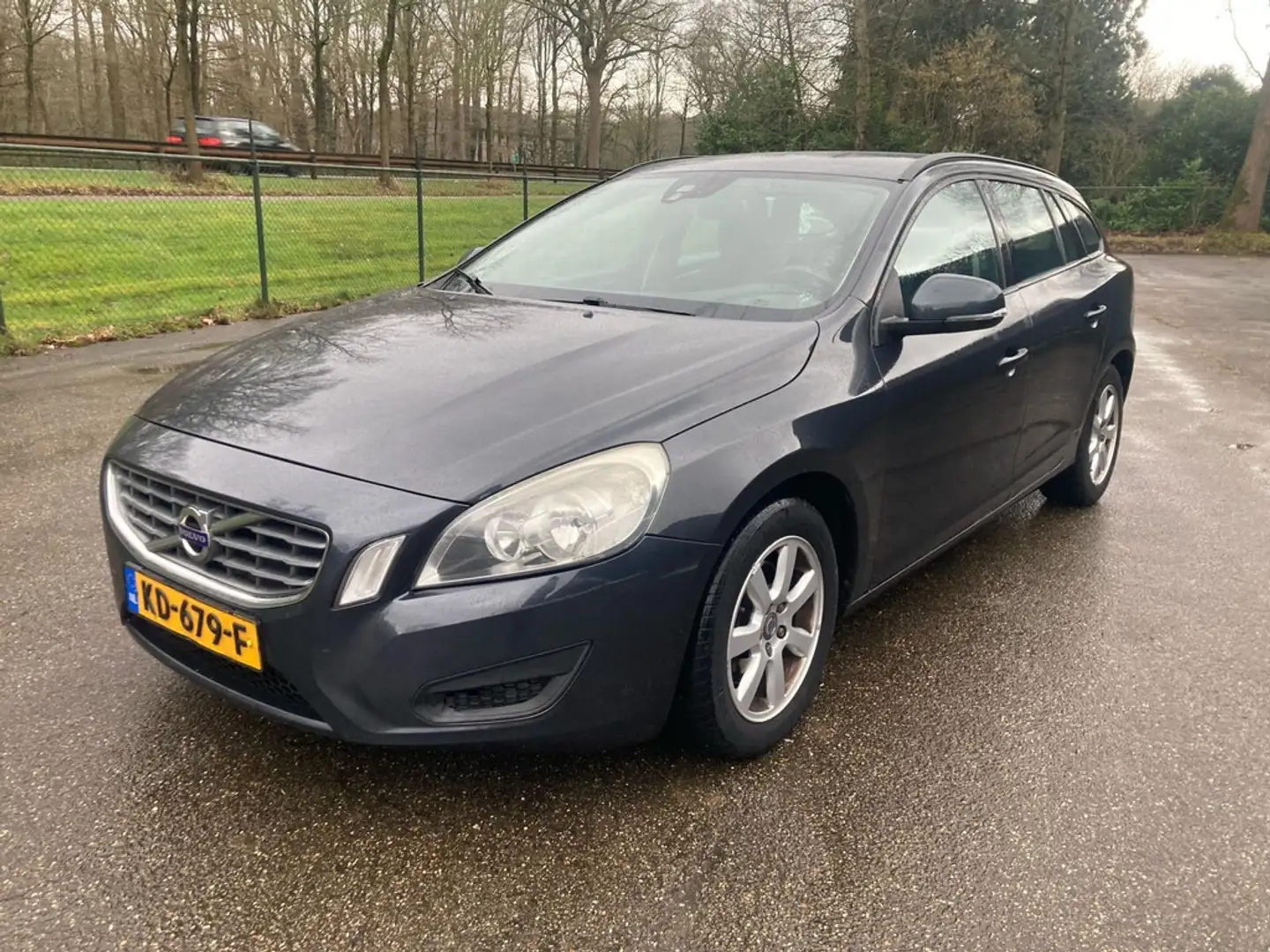 Volvo V60 2.0 D3 Kinetic Grigio - 1