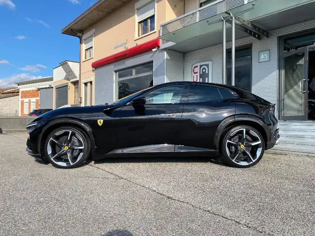 Ferrari Purosangue view 5
