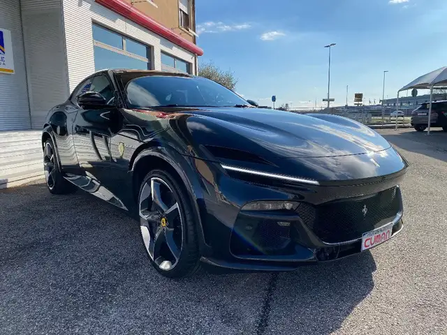 Ferrari Purosangue view 3