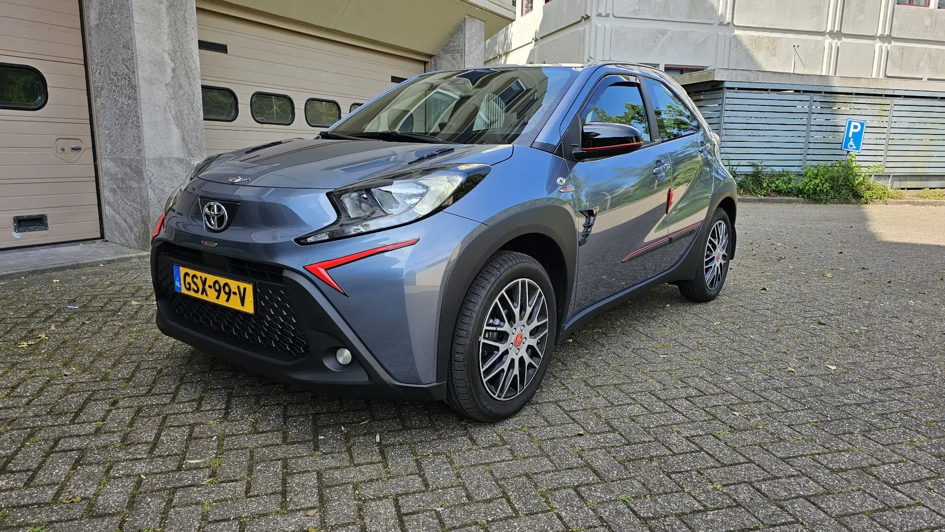 Toyota Aygo X 1.0 VVT-i S-CVT limeted edition full options Blauw - 1