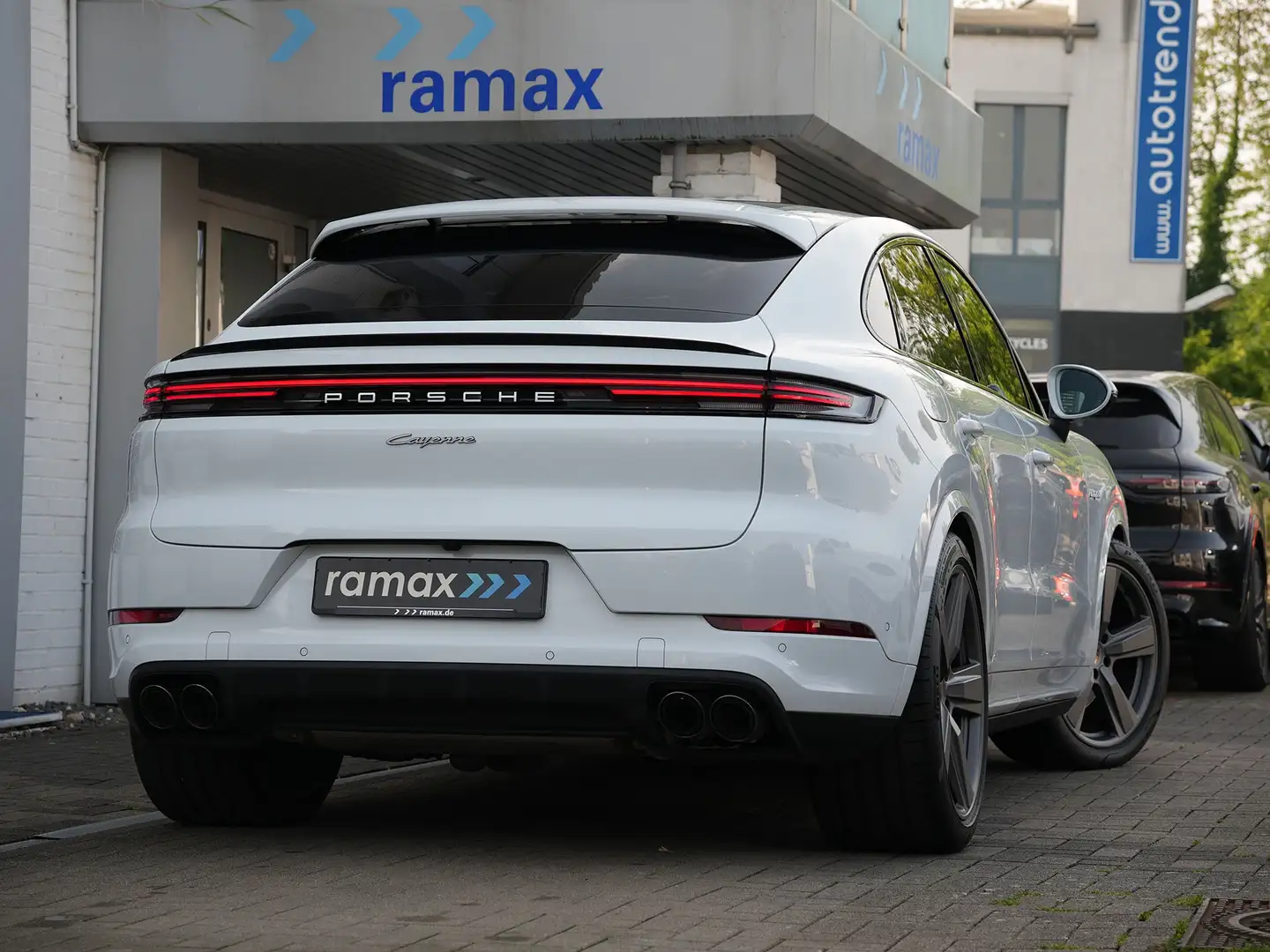 Porsche Cayenne E-Hybrid Coupé SPORTDESIGN-ACC-LUFTF.-PANO-VOLL Weiß - 1