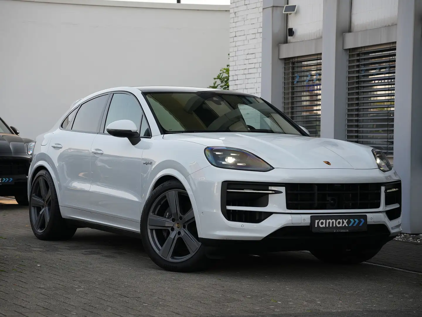 Porsche Cayenne E-Hybrid Coupé SPORTDESIGN-ACC-LUFTF.-PANO-VOLL Blanc - 1