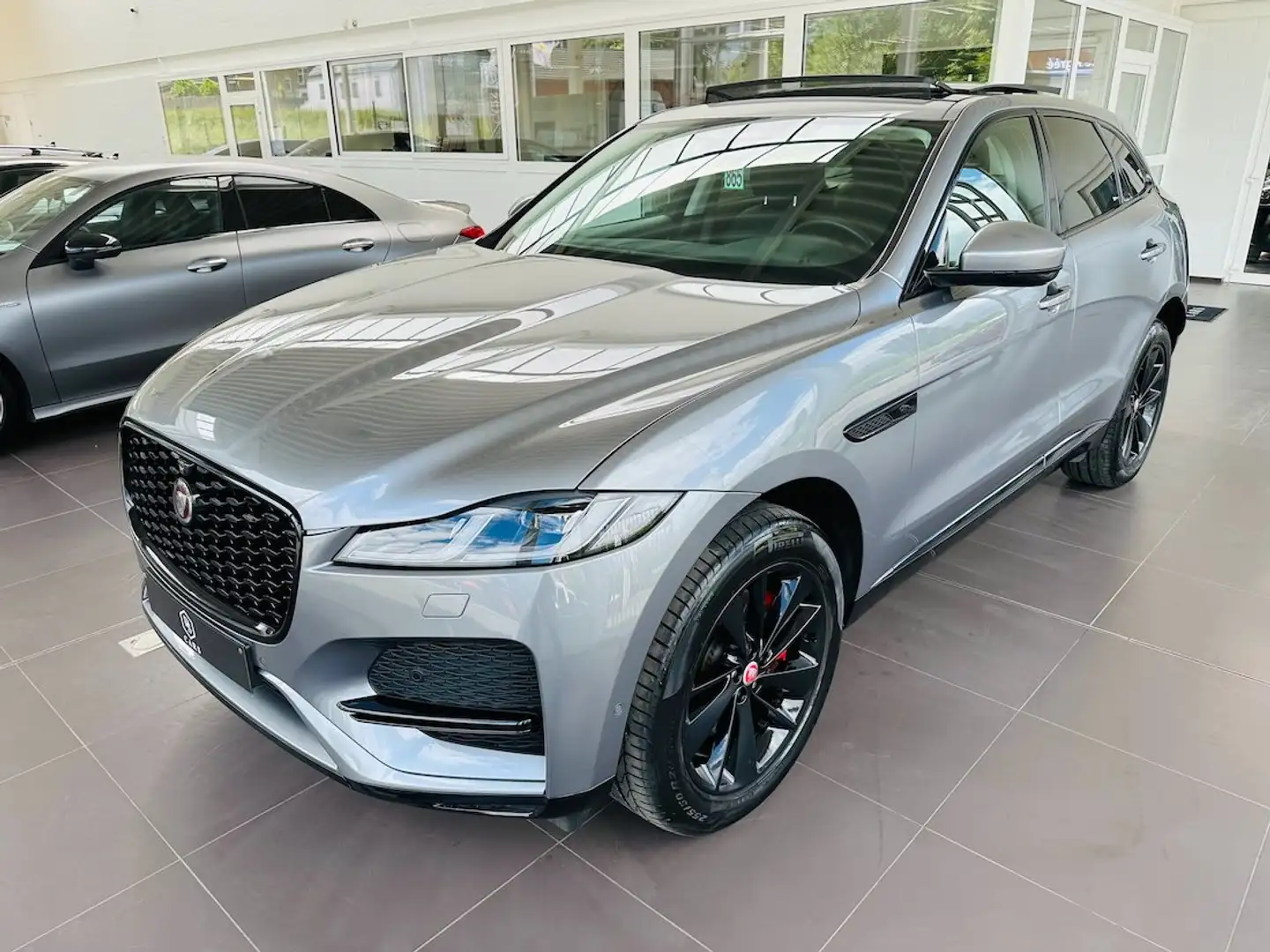 Jaguar F-Pace 2.0 D ** GARANTIE + TOIT PANO + LED + CUIR + GPS** Gris - 2