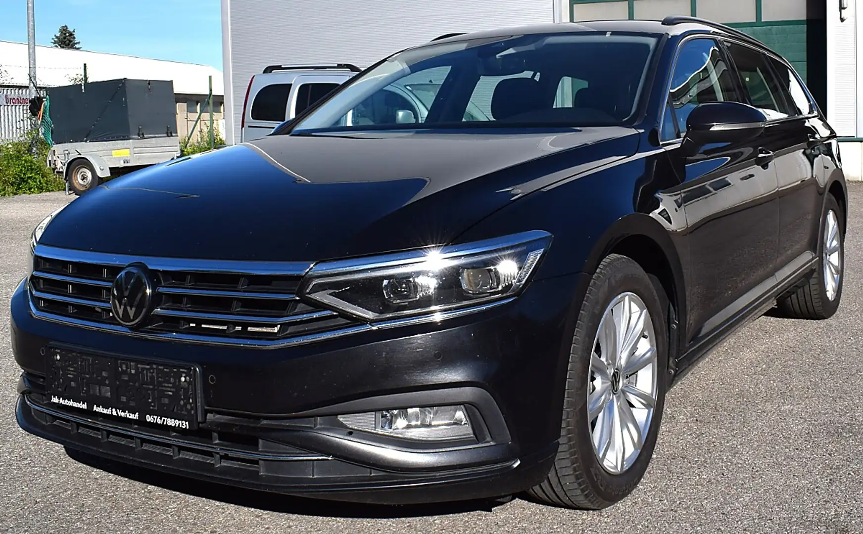 Volkswagen Passat Variant Business 2,0 SCR TDI DSG Schwarz - 1