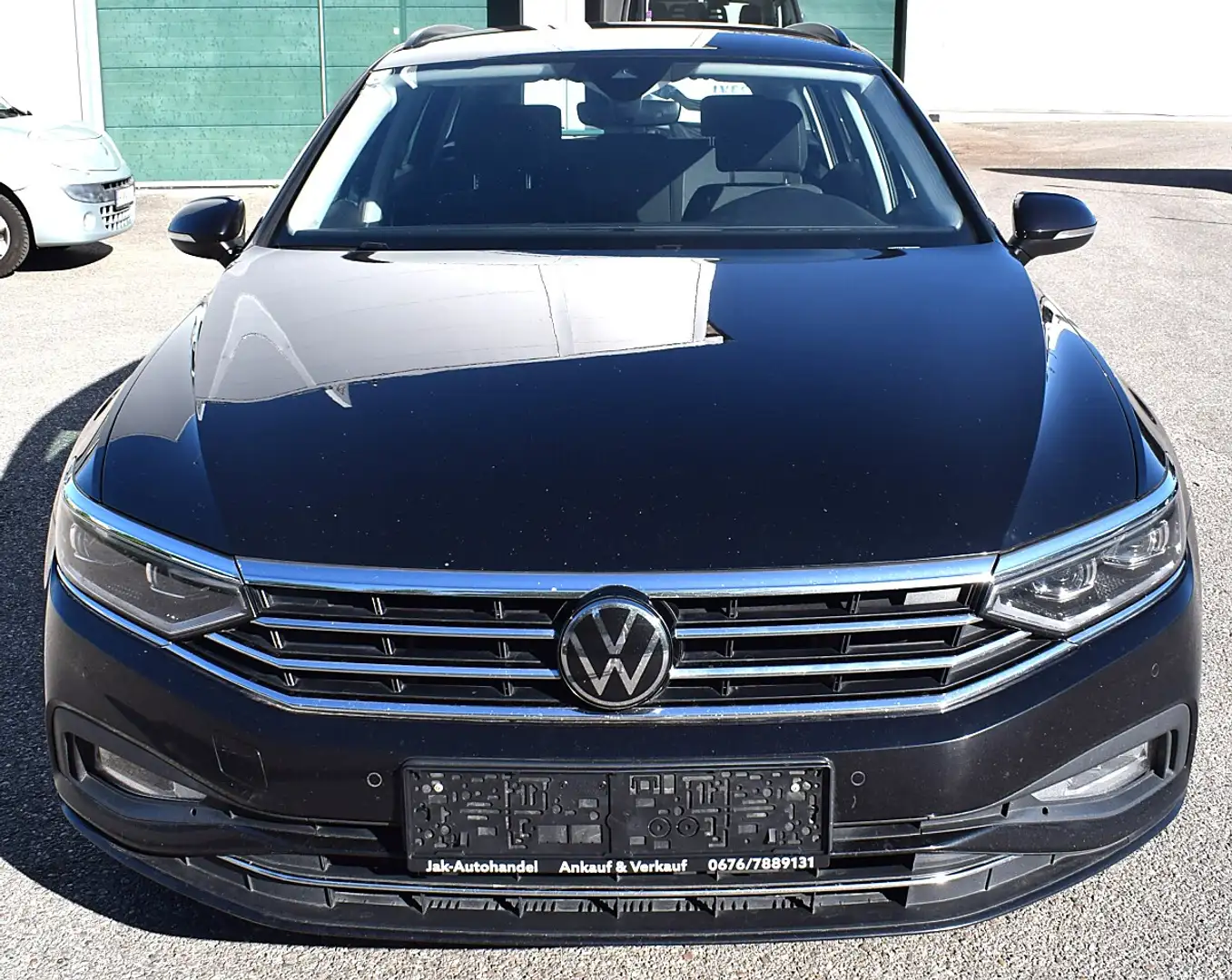 Volkswagen Passat Variant Business 2,0 SCR TDI DSG Schwarz - 2