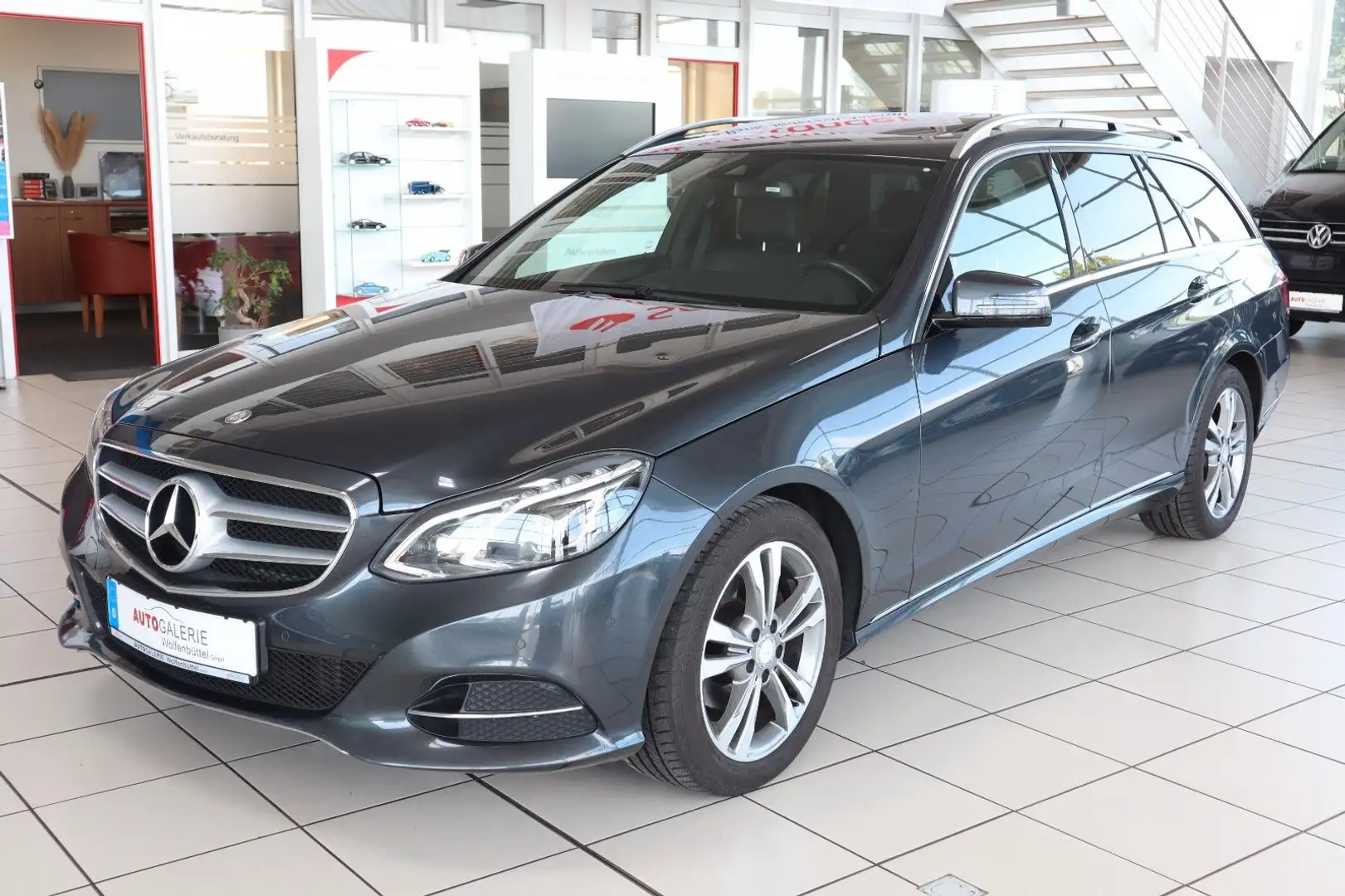 Mercedes-Benz E 200 E -Klasse T-Modell E 200 CGI Schiebedach LED Grau - 1