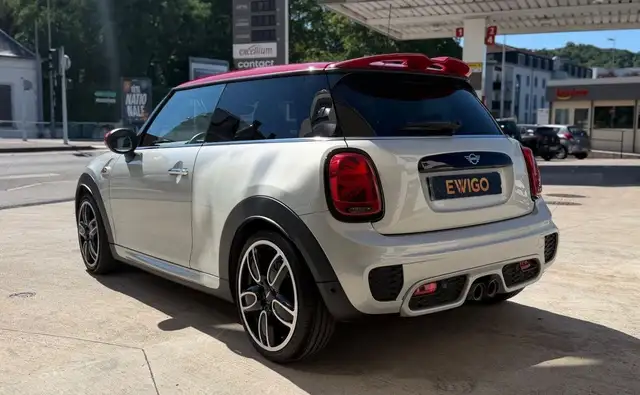 Mini Hatch view 5