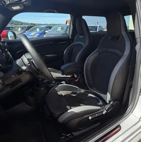 Mini Hatch view 8