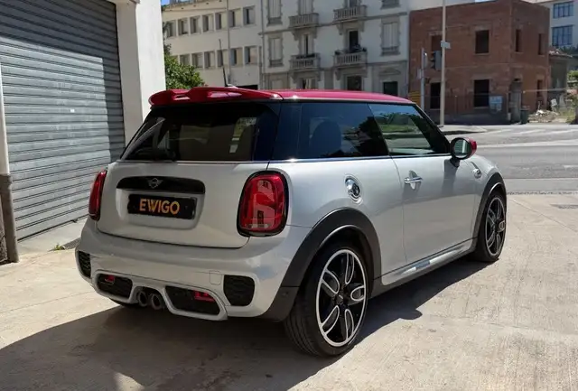Mini Hatch view 3