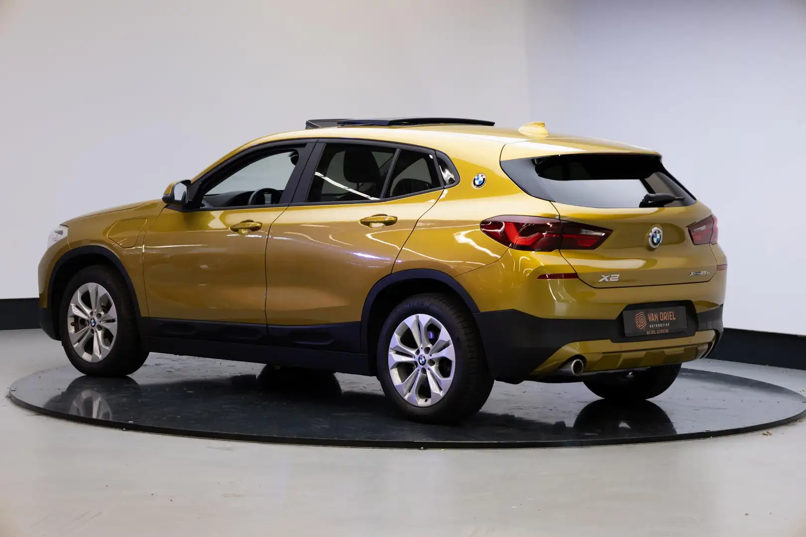 BMW X2 xDrive25e Executive | Panoramadak | Auriu - 2