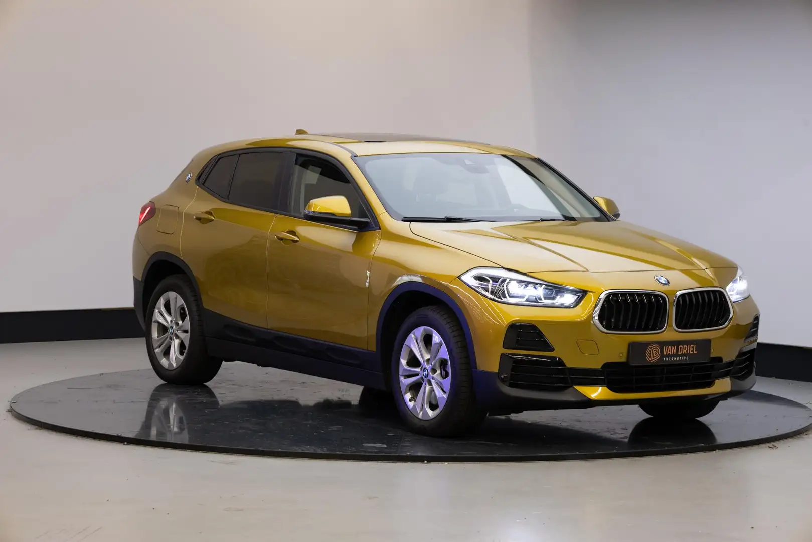 BMW X2 xDrive25e Executive | Panoramadak | Auriu - 1