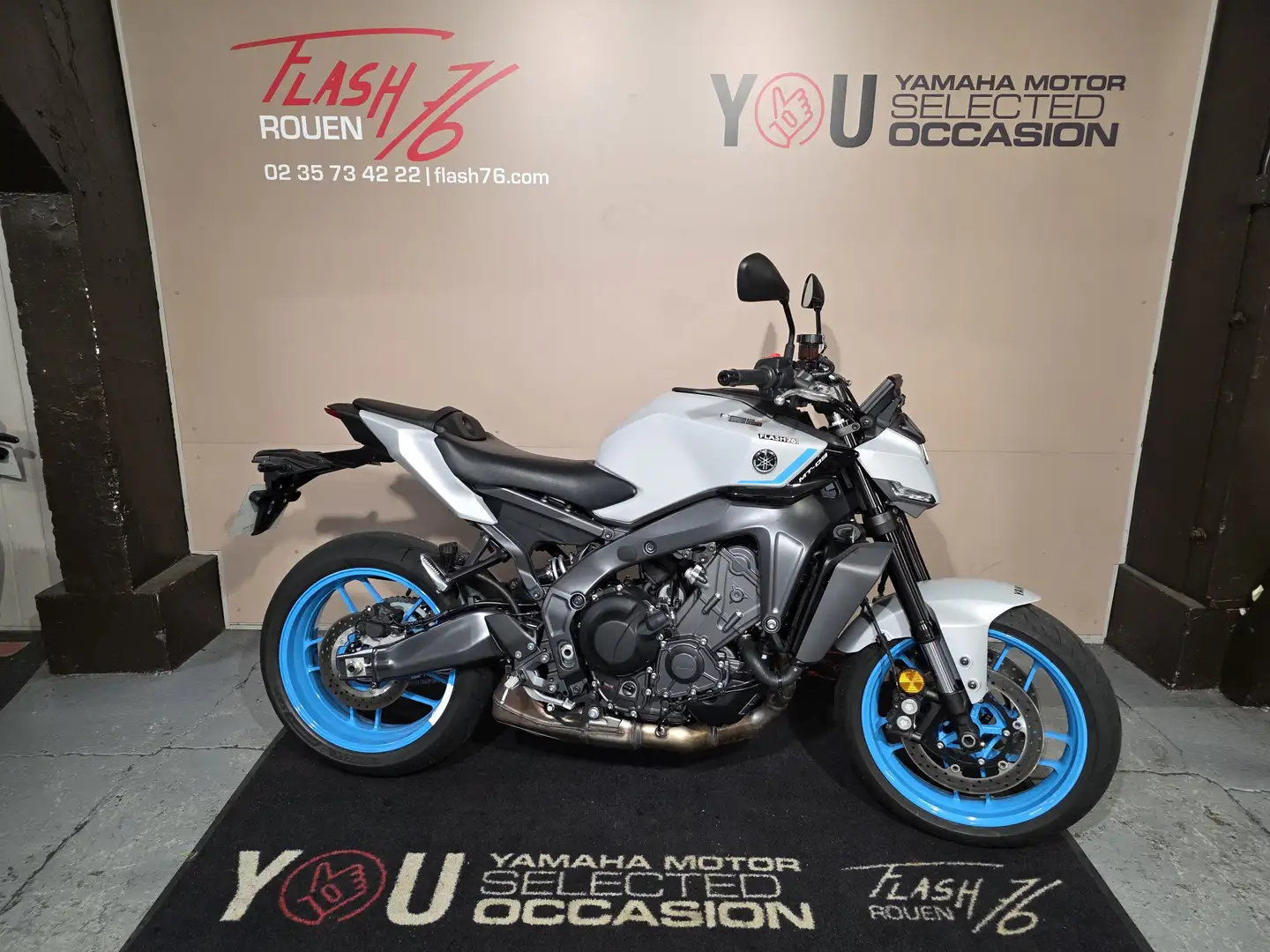 Yamaha MT-09 Gris - 1
